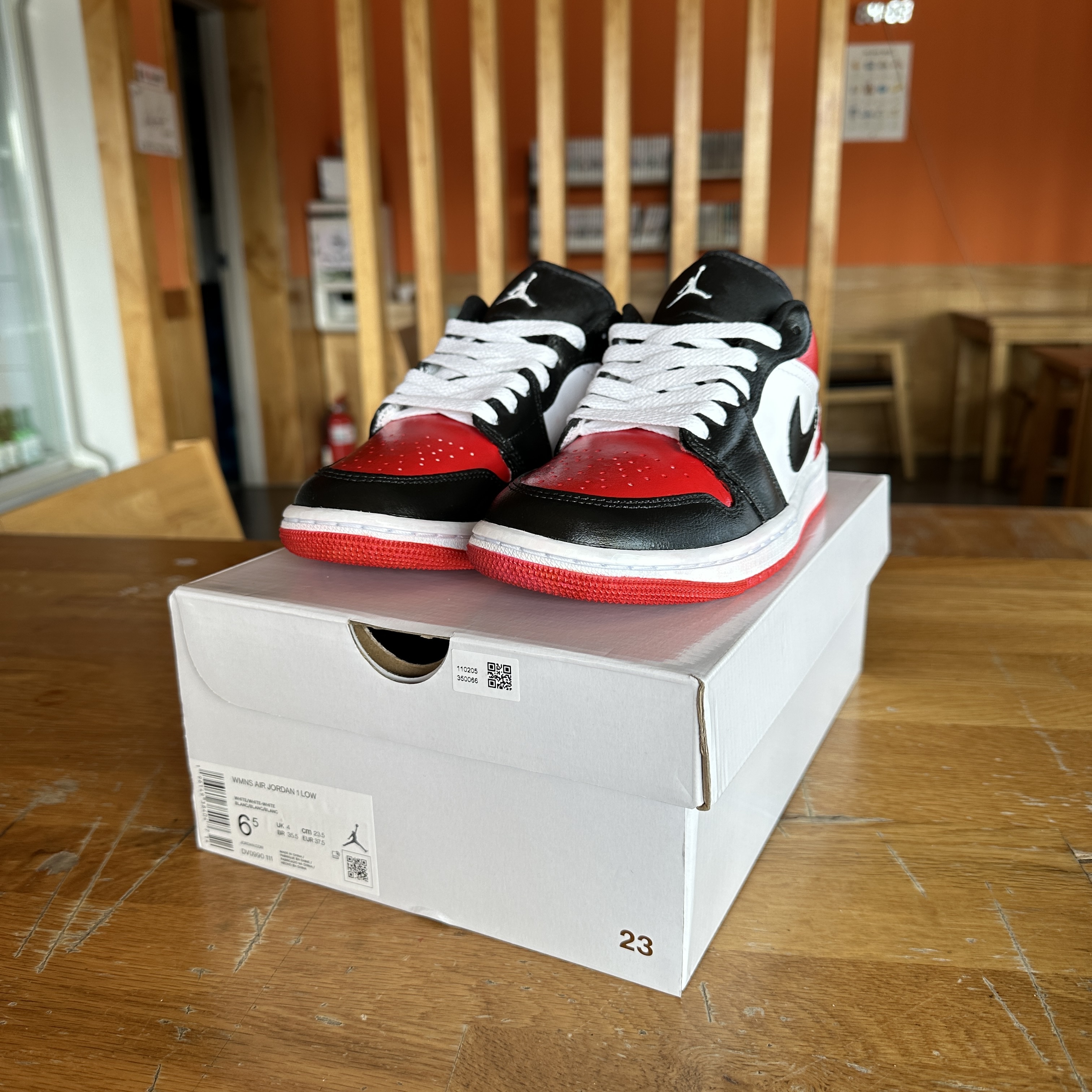 (W) Jordan 1 Low Triple White 2022 착용 스타일 - 2