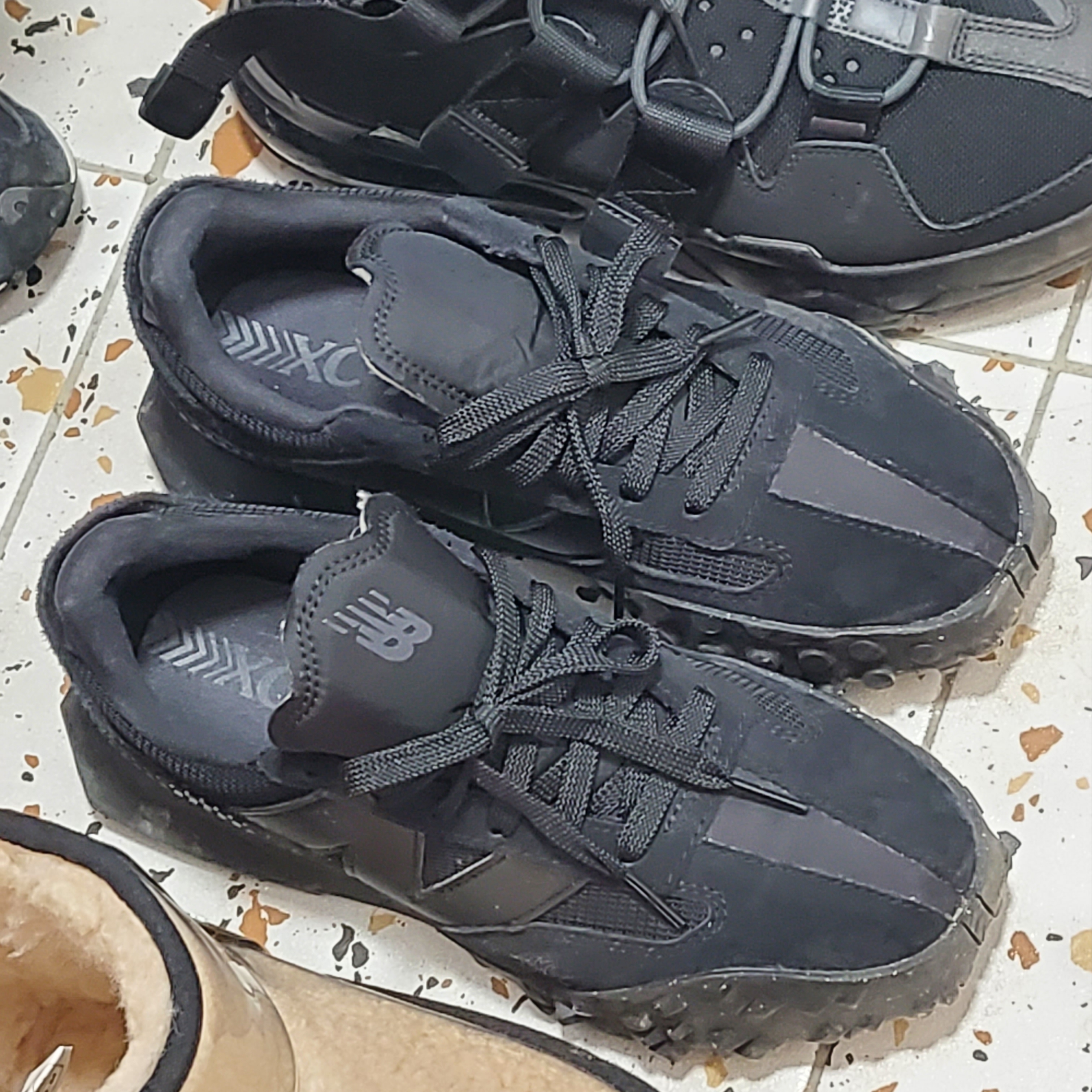 New Balance XC-72 Triple Black, New Balance x Auralee XC-72 Brown 착용 스타일 - 1