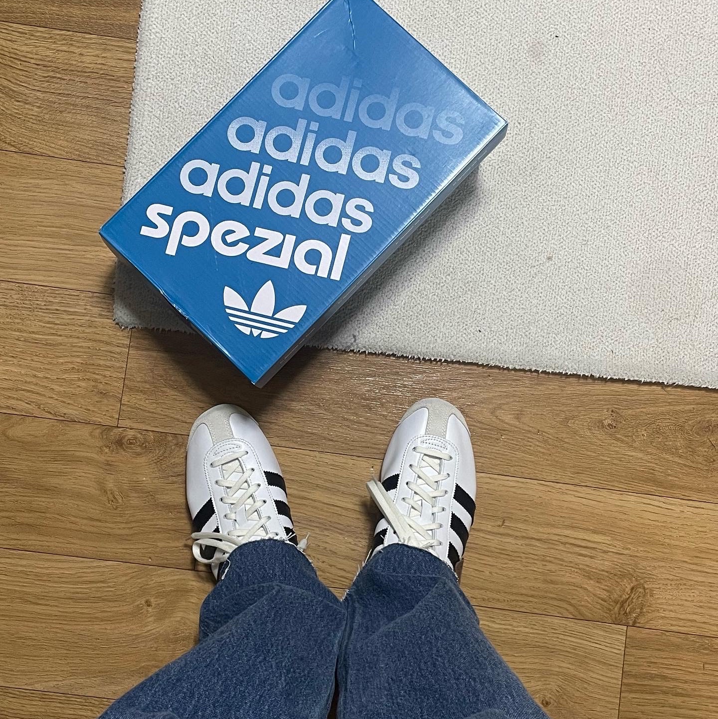 Adidas Spezial Training 76 Cloud White Core Black 착용 스타일