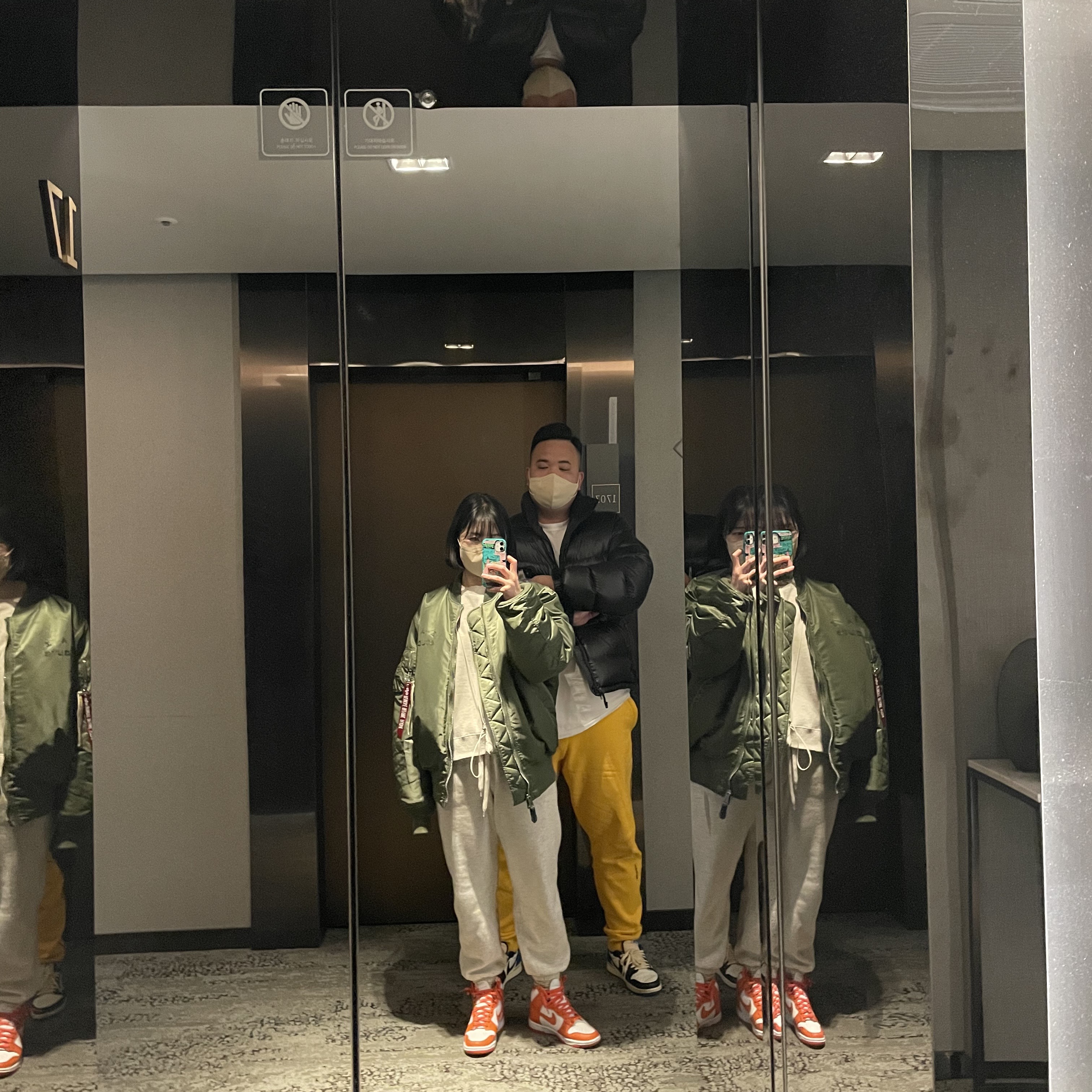 Nike x Drake Nocta Puffer Jacket Black - US/EU, Nike x Drake Nocta Fleece Pants University Gold - US/EU 착용 스타일