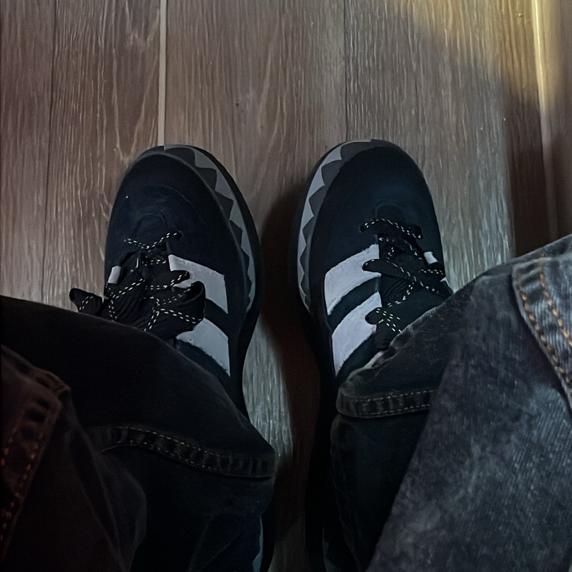 Adidas x Neighborhood Adimatic Core Black 착용 스타일 - 1