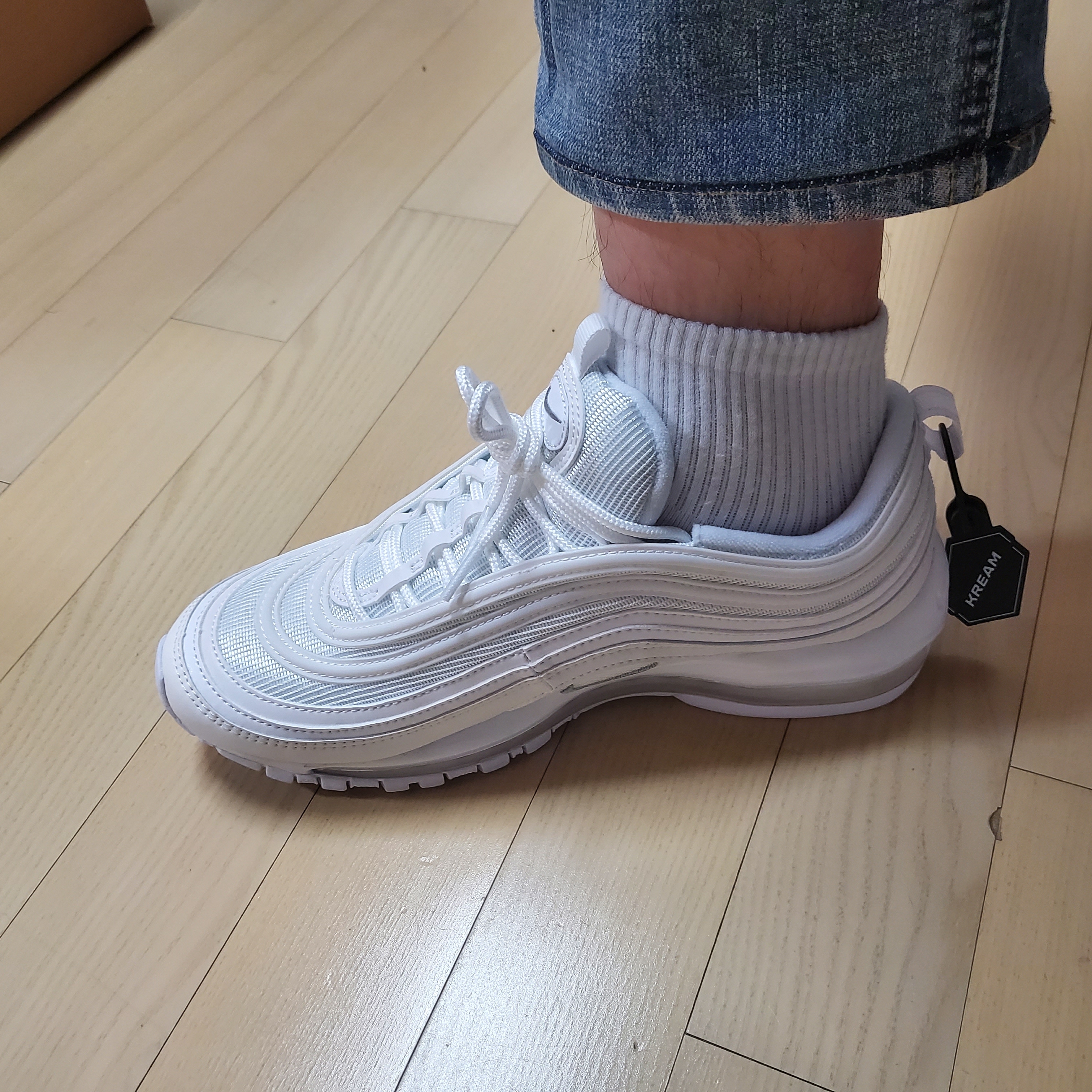 Nike Air Max 97 Triple White Wolf Grey 착용 스타일 - 3