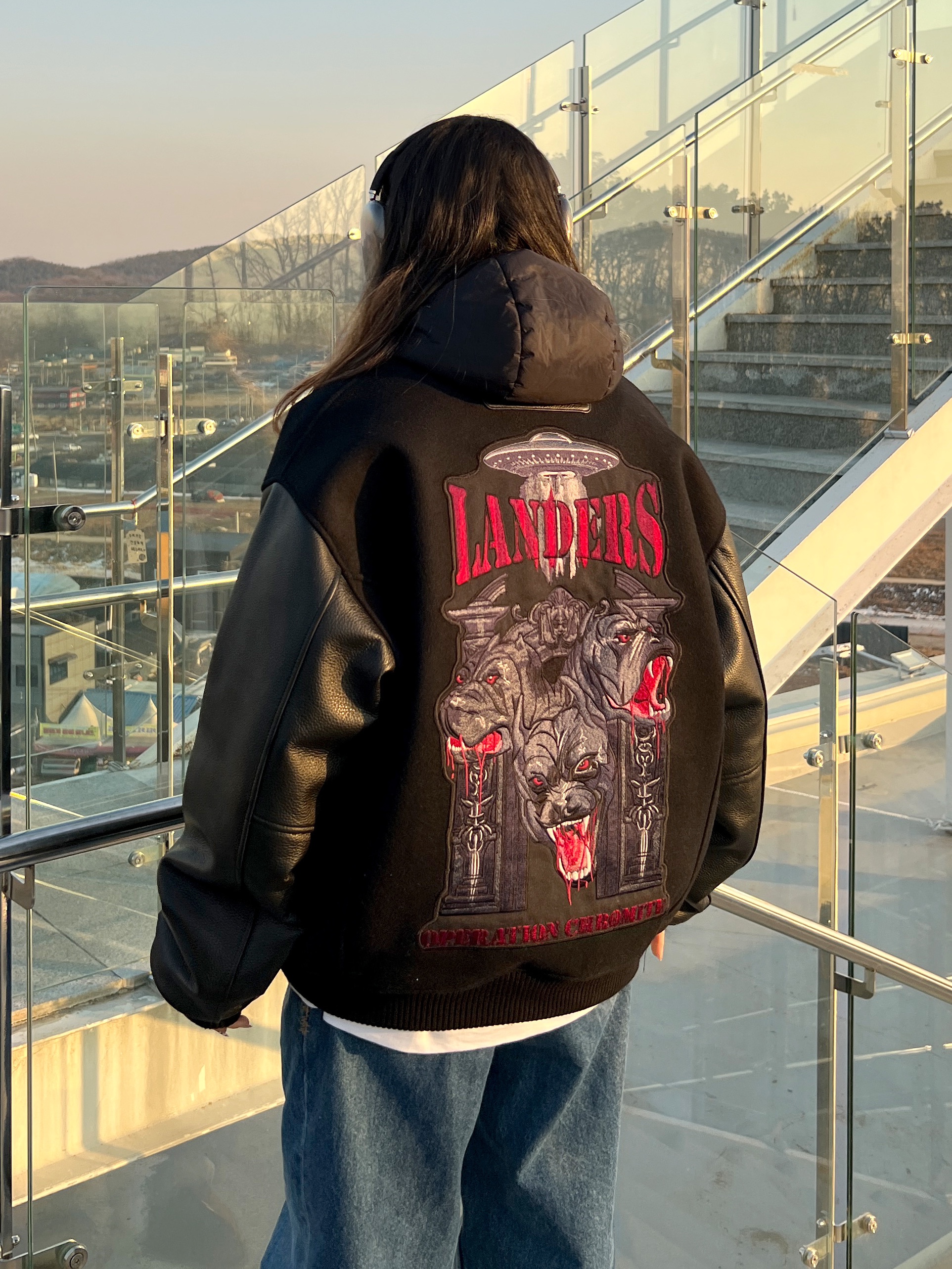 Undermycar Operation Chromite Kerberos Oversized Varsity Jacket Ox Blood - 22FW, (W) UGG Disquette Slipper Chestnut 착용 스타일 - 3