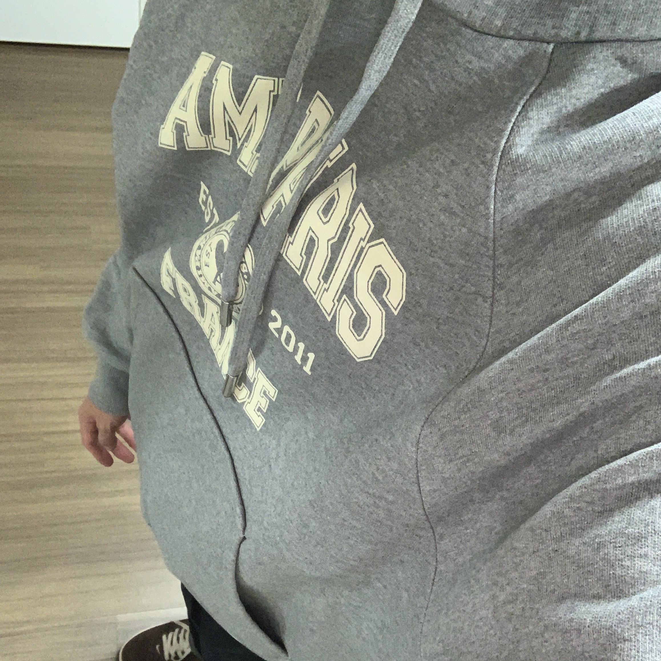 AMI Paris France Hood Sweatshirt Heather Grey 착용 스타일