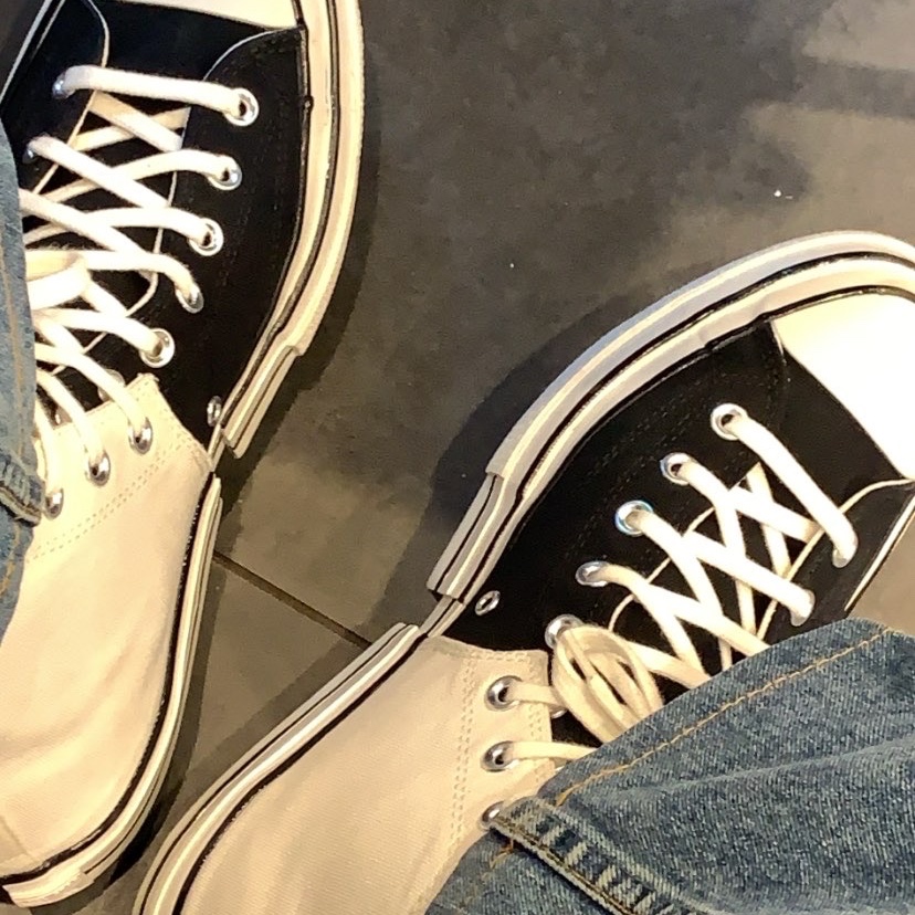 Converse x Feng Chen Wang Chuck 70 2-in-1 Natural Ivory Black, IAB Studio Half Zip Pullover Light Gray 착용 스타일 - 1