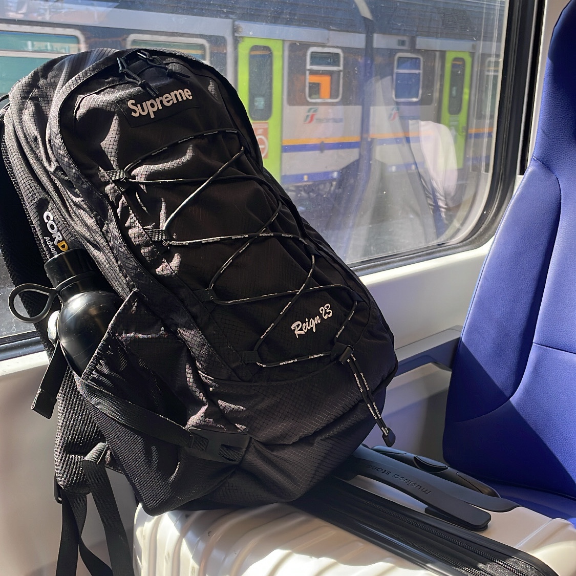 Supreme Backpack Black - 22SS 착용 스타일
