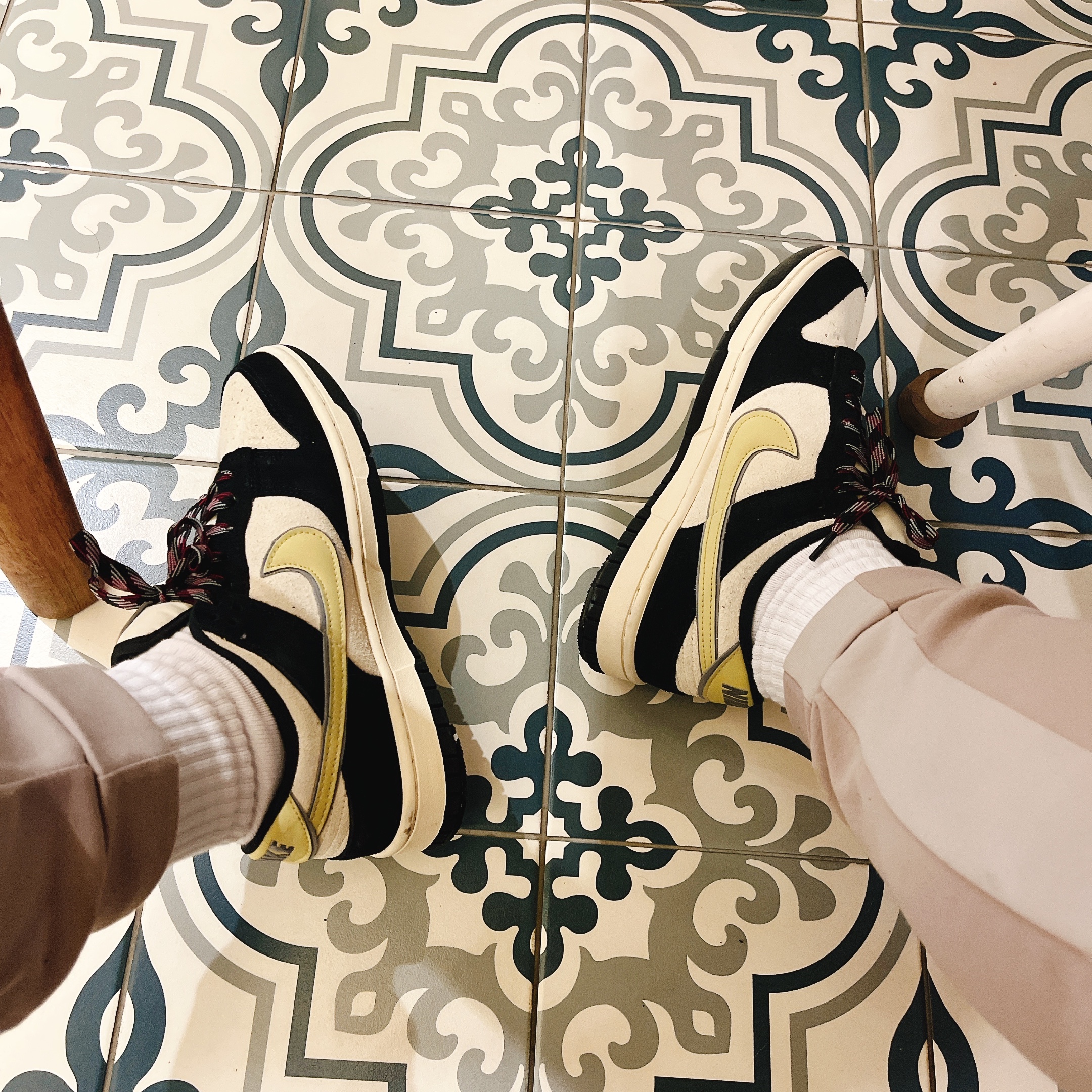 (W) Nike Dunk Low LX Black Suede 착용 스타일 - 1