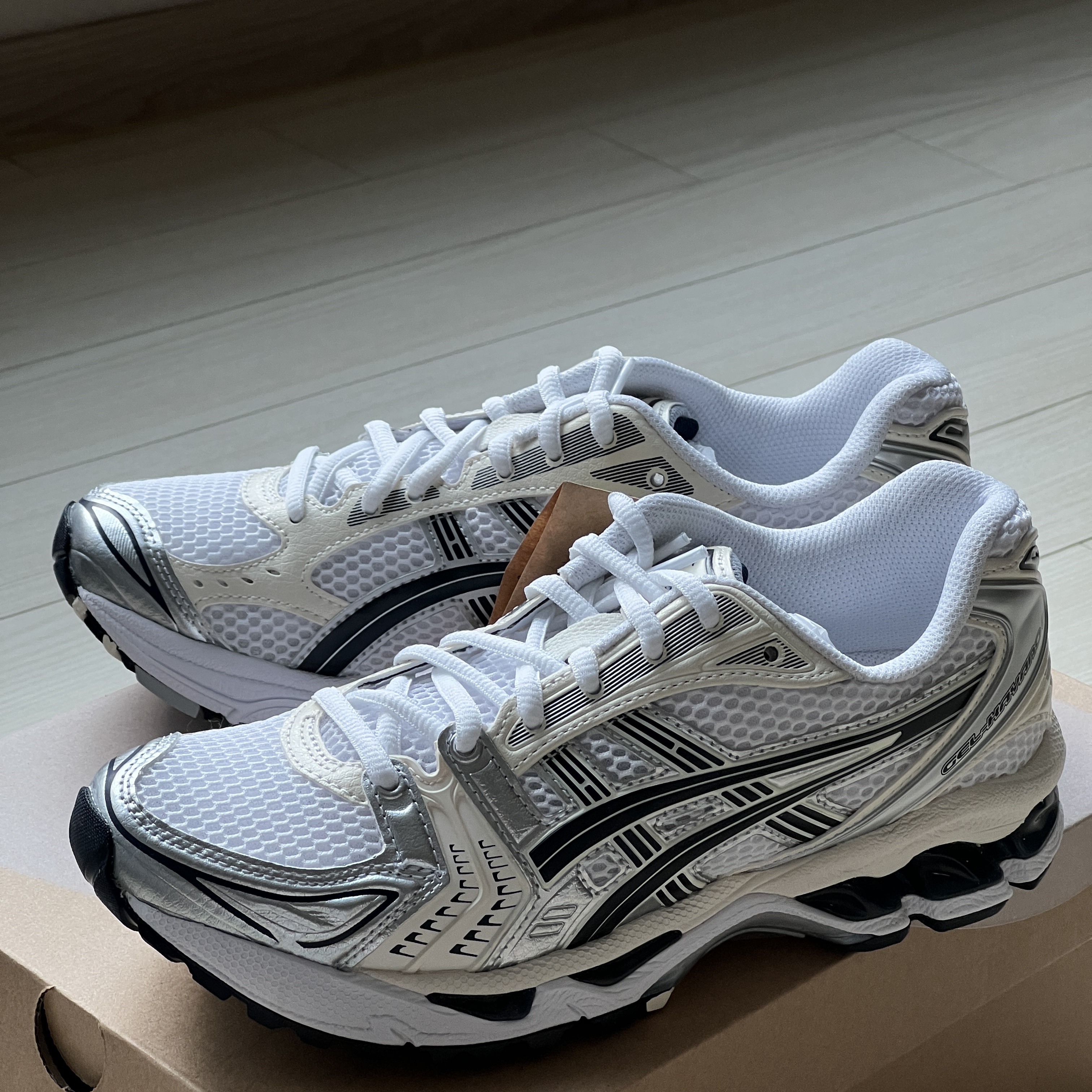 (W) Asics Gel-Kayano 14 White Midnight 착용 스타일 - 5