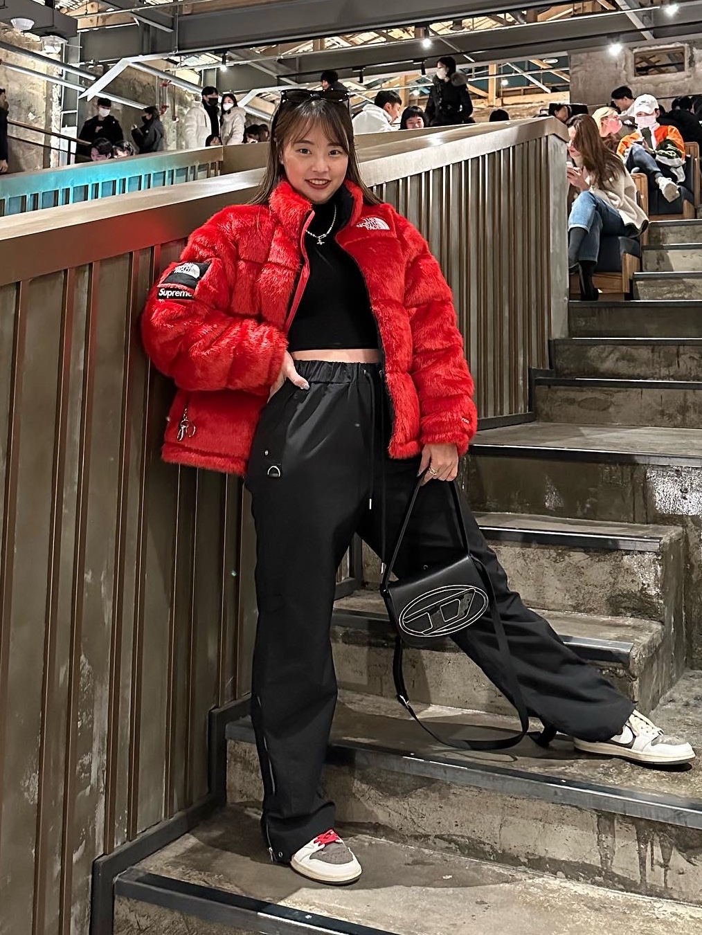 Diesel 1DR Shoulder Bag in Nappa Leather Black, Supreme x The North Face Faux Fur Nuptse Jacket Red - 20FW 착용 스타일 - 3