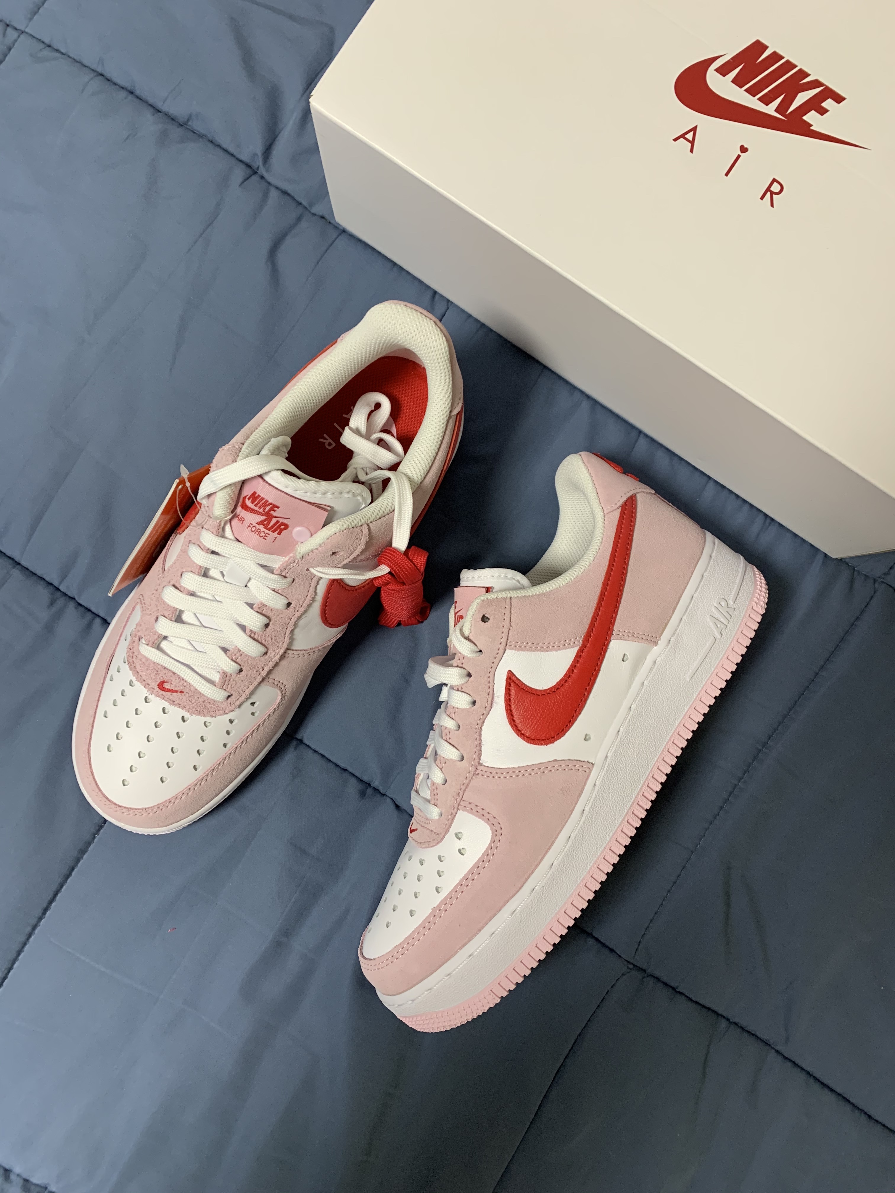 Nike Air Force 1 '07 QS Valentine's Day 착용 스타일 - 1