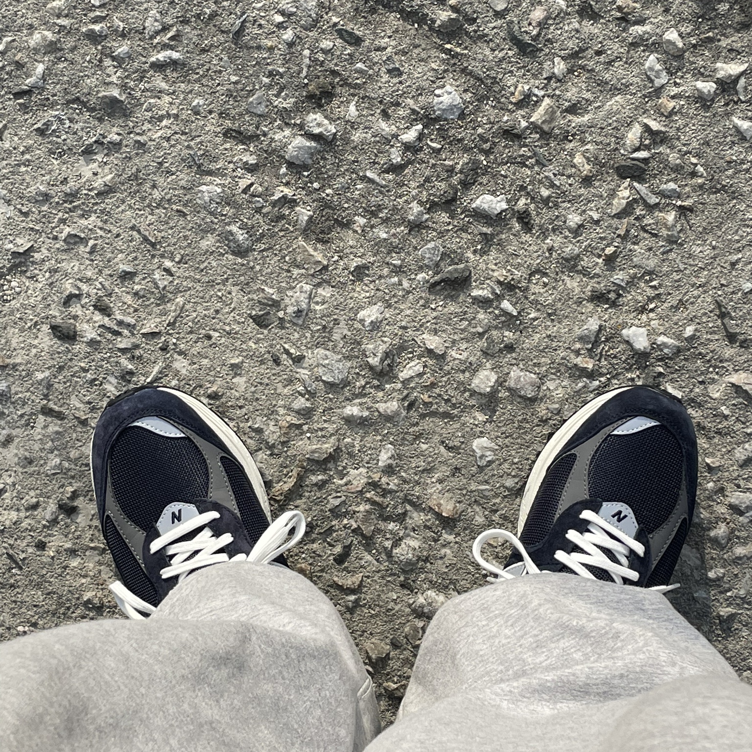 New Balance 2002R Eclipse Castlerock 착용 스타일 - 3