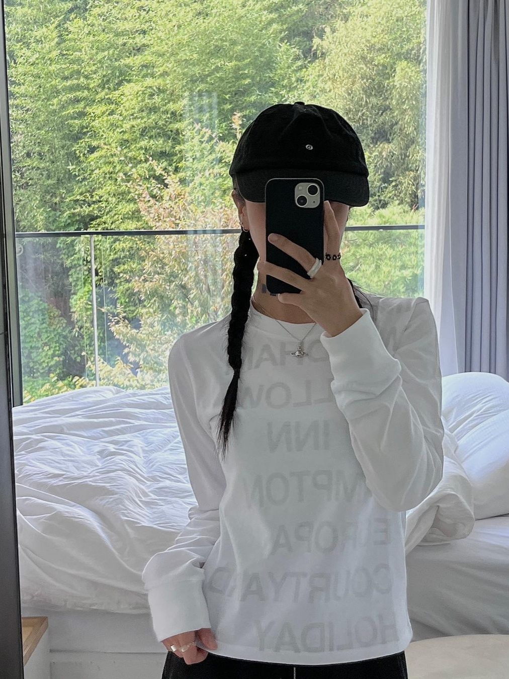 [KREAM 단독] Safarispot Women 1/2 Highway Inn LS T-Shirt White Black 착용 스타일