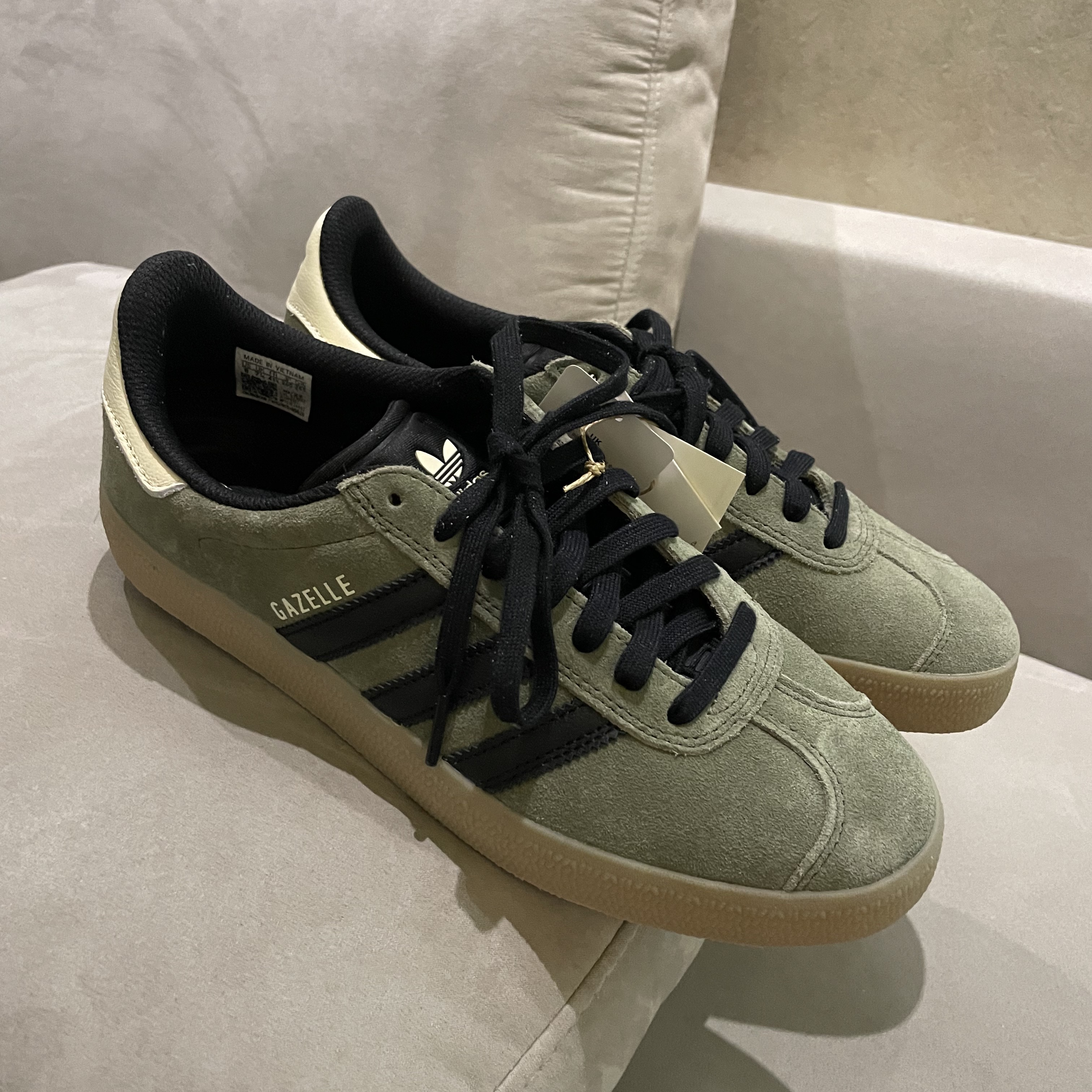 Adidas Gazelle ADV Olive Strata Core Black 착용 스타일