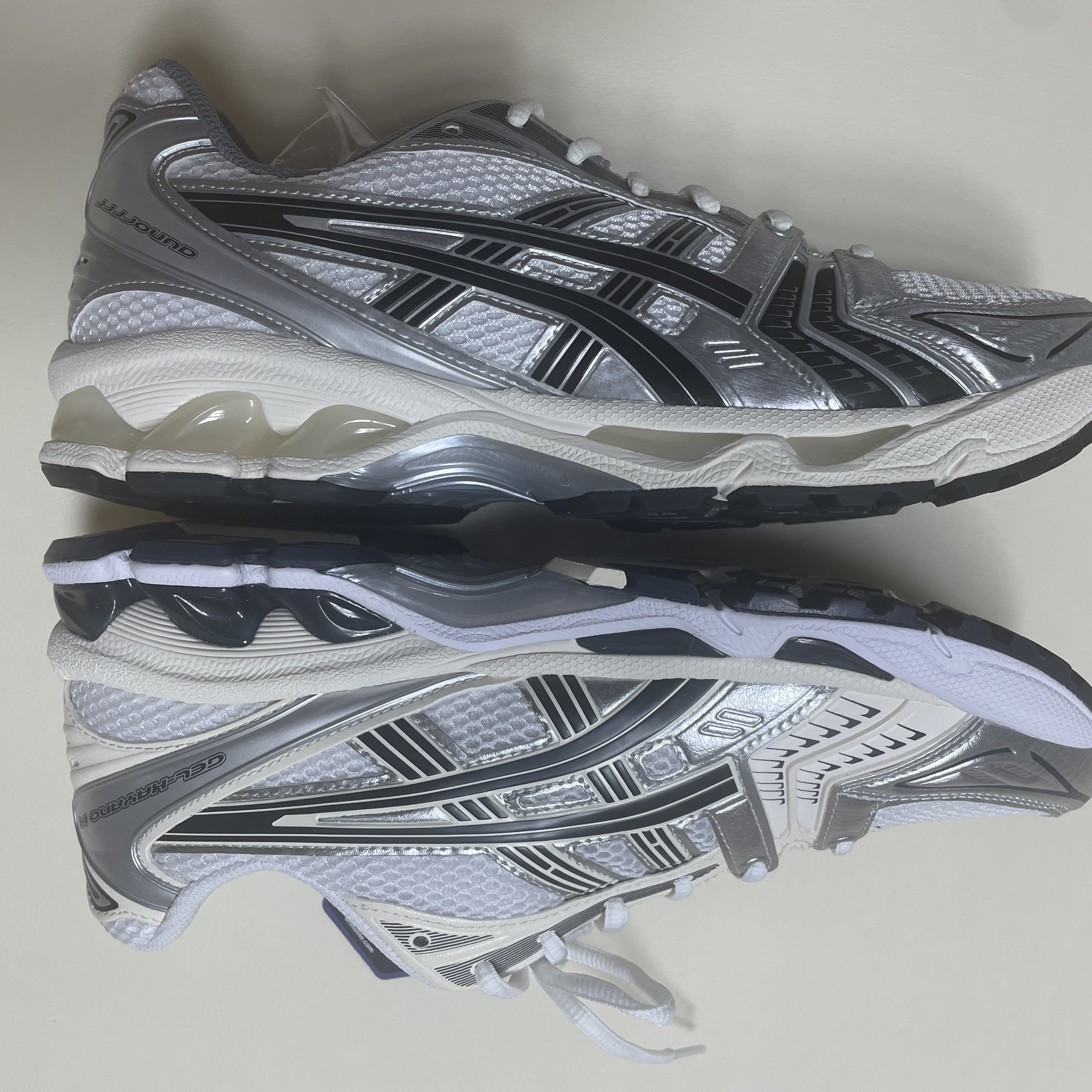 (W) Asics Gel-Kayano 14 White Midnight, Asics x JJJJound Gel-Kayano 14 Silver Black 착용 스타일