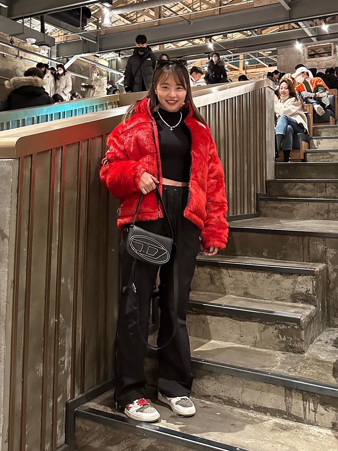 Diesel 1DR Shoulder Bag in Nappa Leather Black, Supreme x The North Face Faux Fur Nuptse Jacket Red - 20FW 착용 스타일 - 4