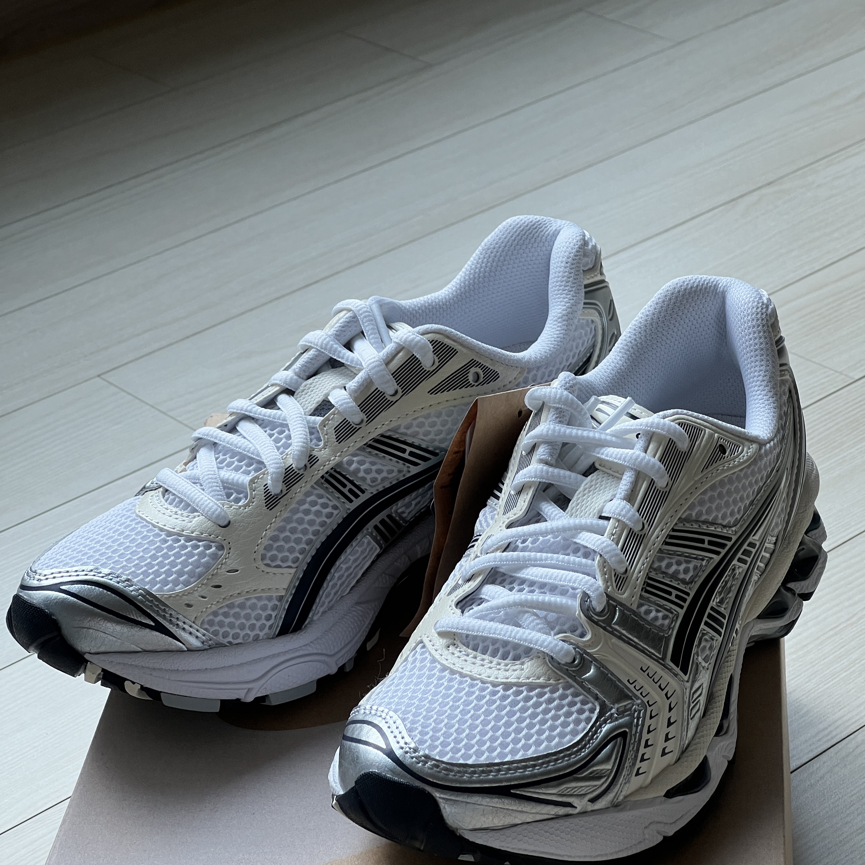 (W) Asics Gel-Kayano 14 White Midnight 착용 스타일 - 4