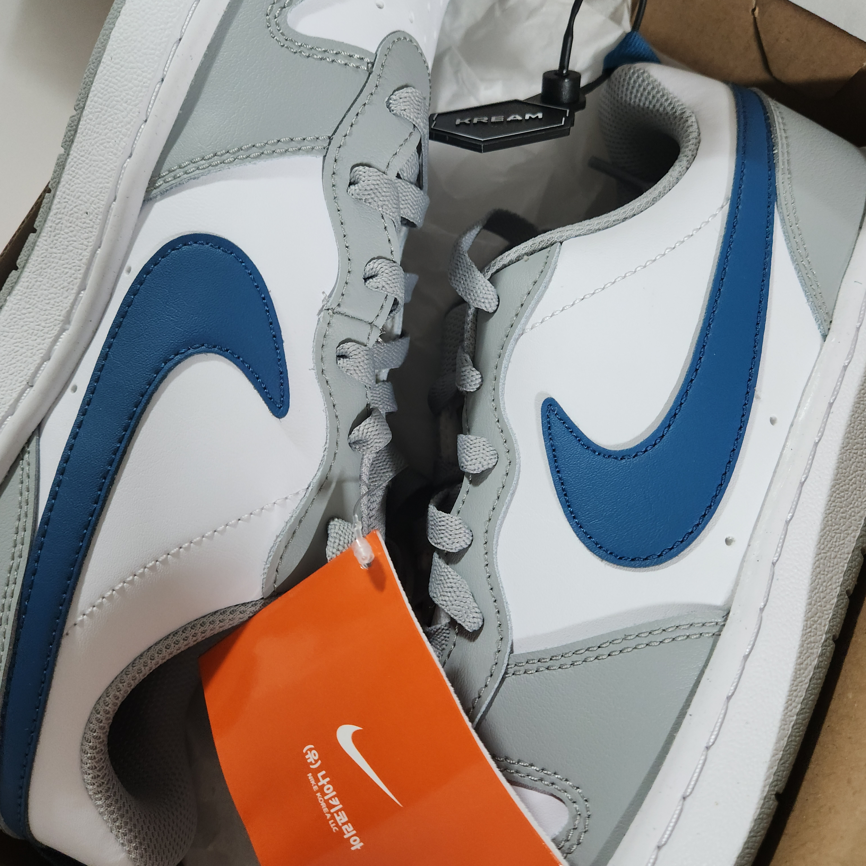 (GS) Nike Court Borough Low 2 Light Smoke Grey 착용 스타일 - 1
