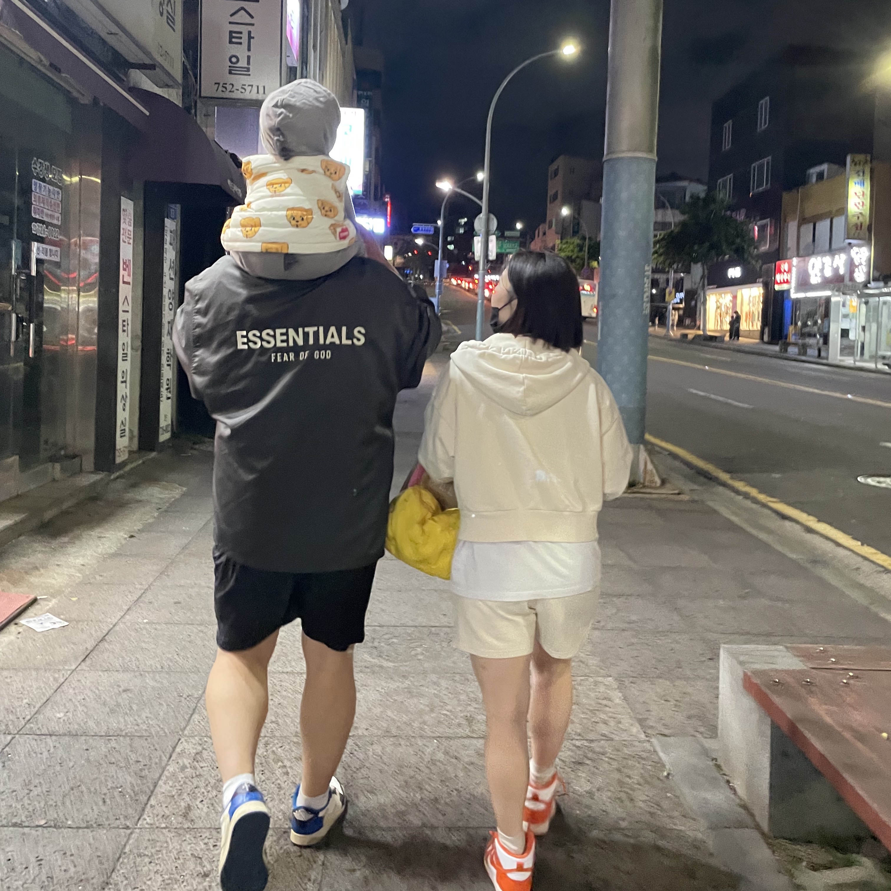 Essentials Coaches Jacket Iron - 22SS, Jordan 1 x Travis Scott x Fragment Retro Low OG SP Military Blue 착용 스타일