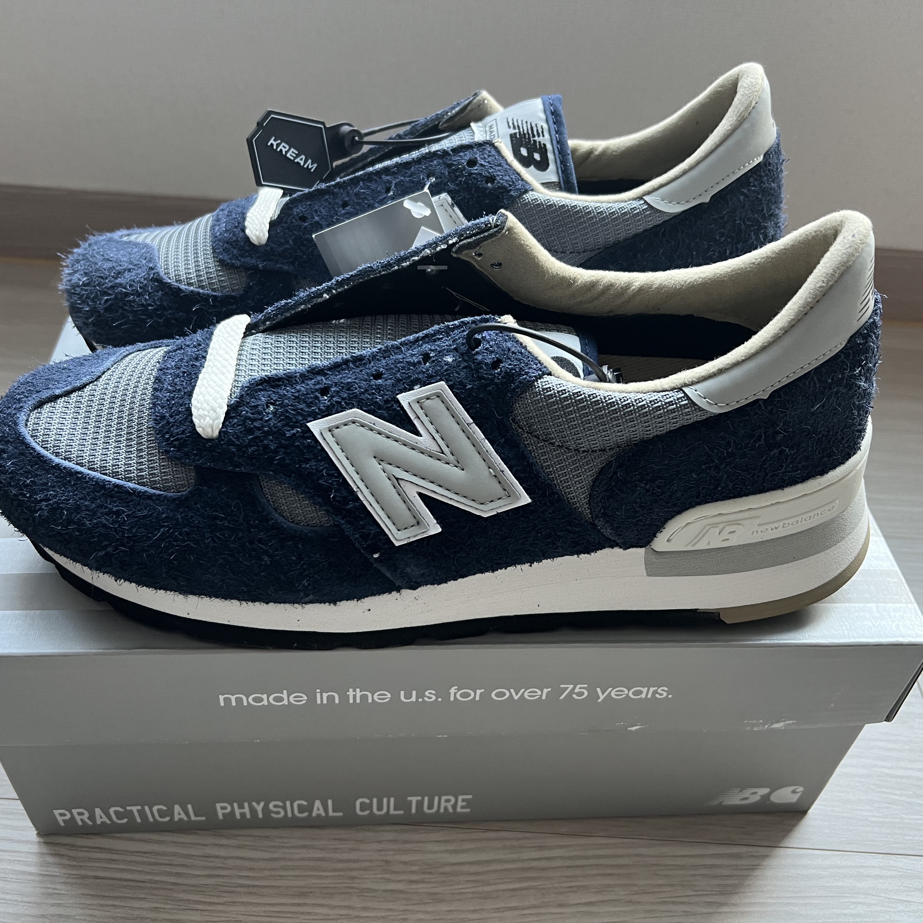 New Balance x Carhartt WIP 990v1 Made in USA Sculpture Center 착용 스타일 - 3