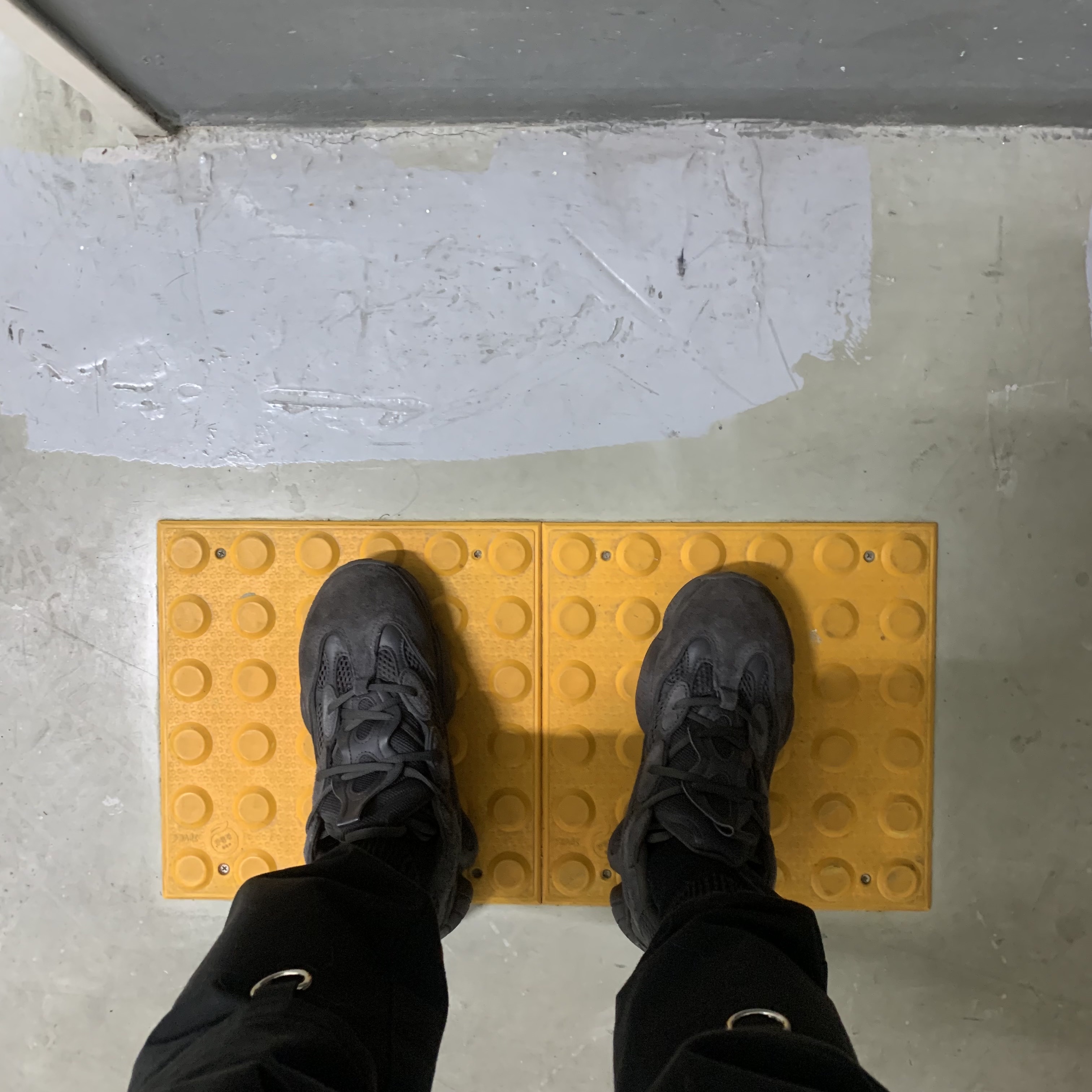 Adidas Yeezy 500 Utility Black 2018/2020 착용 스타일
