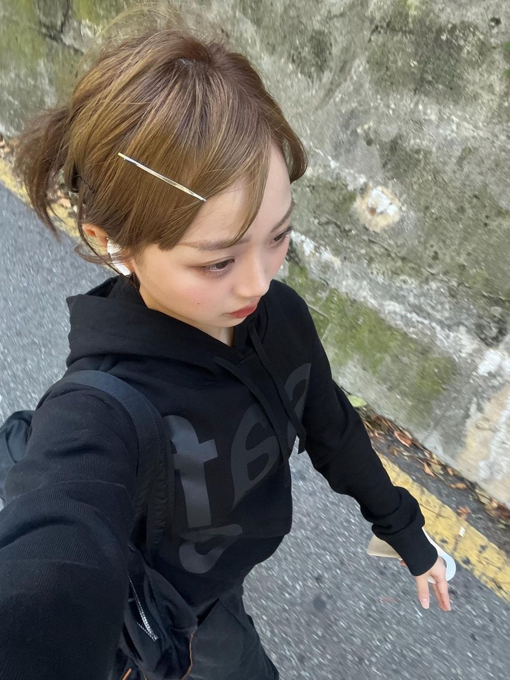[KREAM 단독] Safarispot Women 1/2 Basic Safari Hoodie Black 착용 스타일 - 1