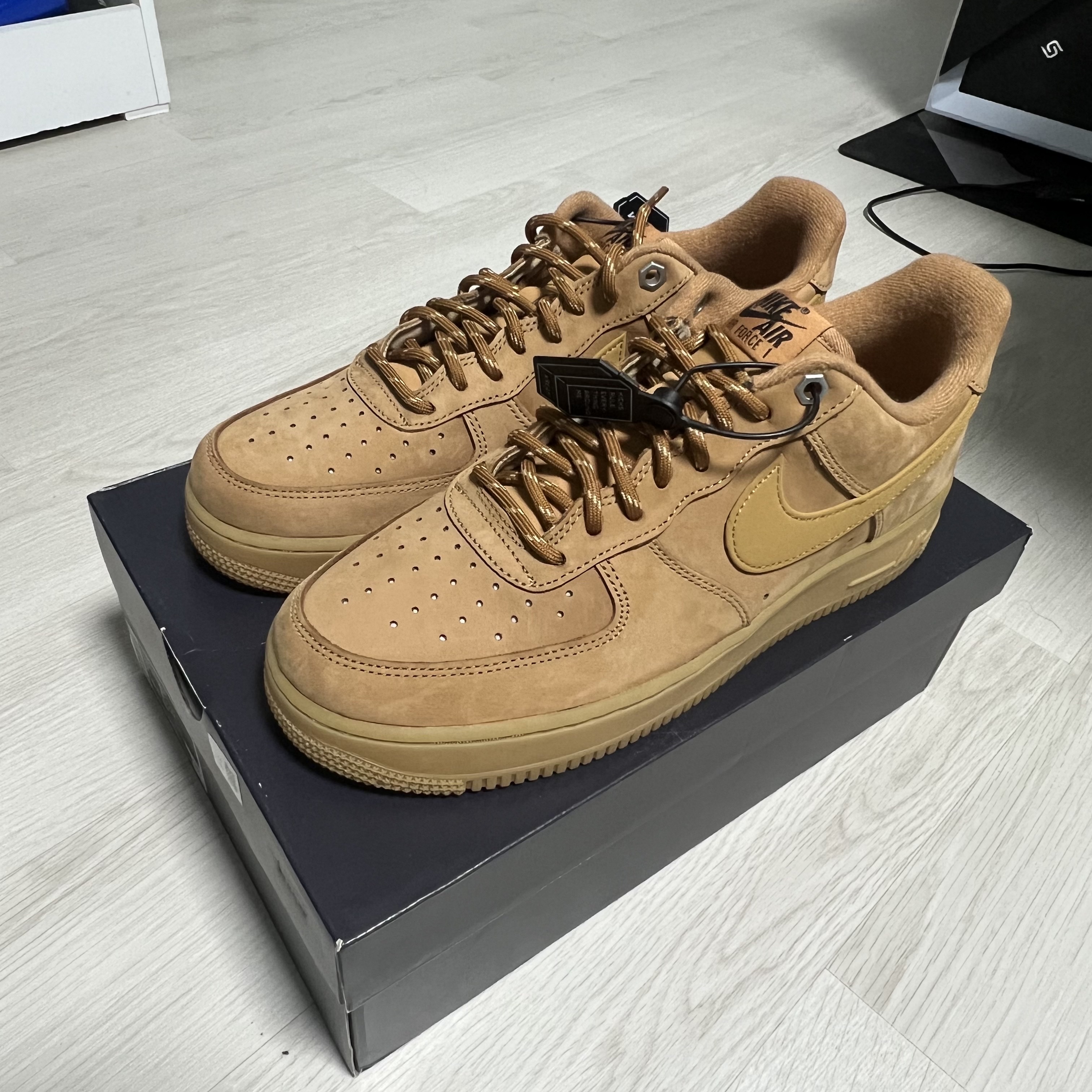 Nike Air Force 1 '07 WB Flax 착용 스타일 - 2
