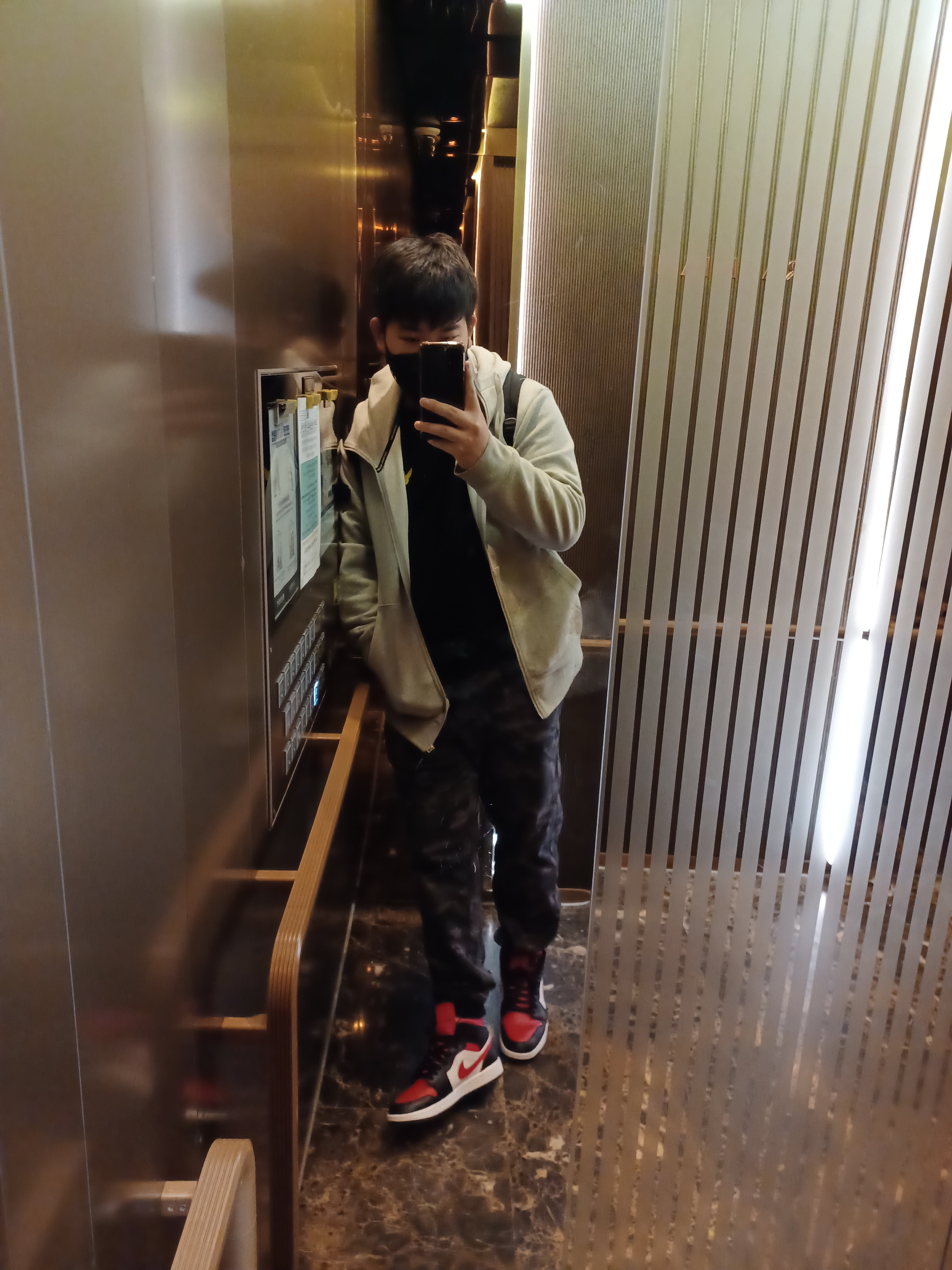 Jordan 1 Mid Black Fire Red 착용 스타일