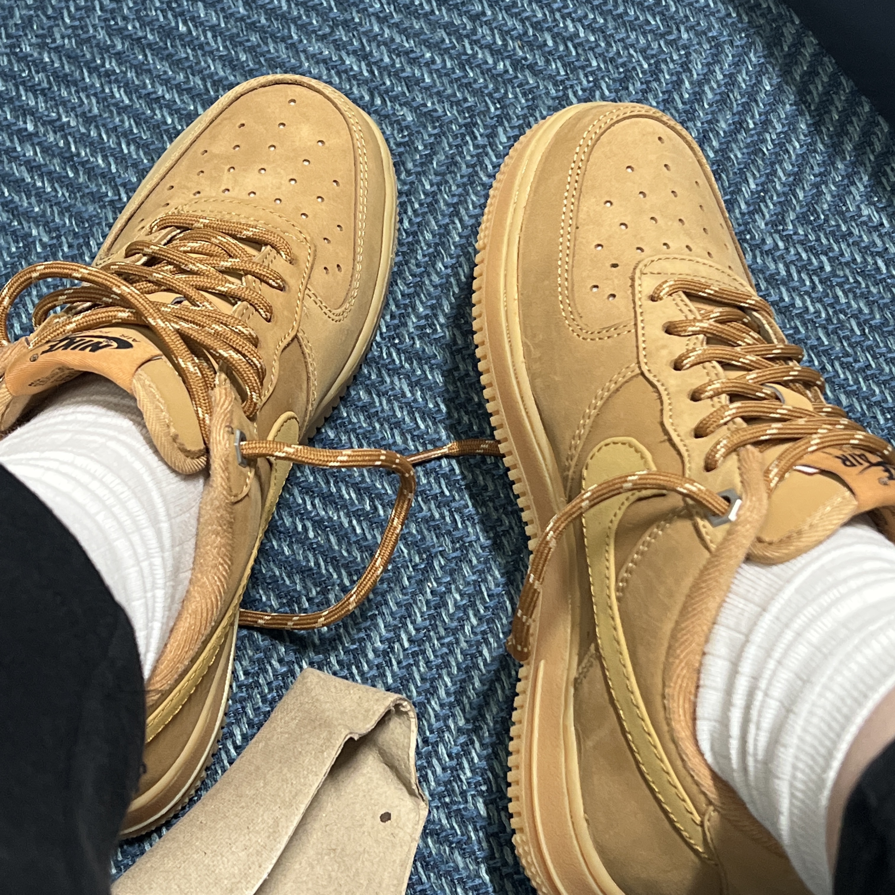 Nike Air Force 1 '07 WB Flax 착용 스타일