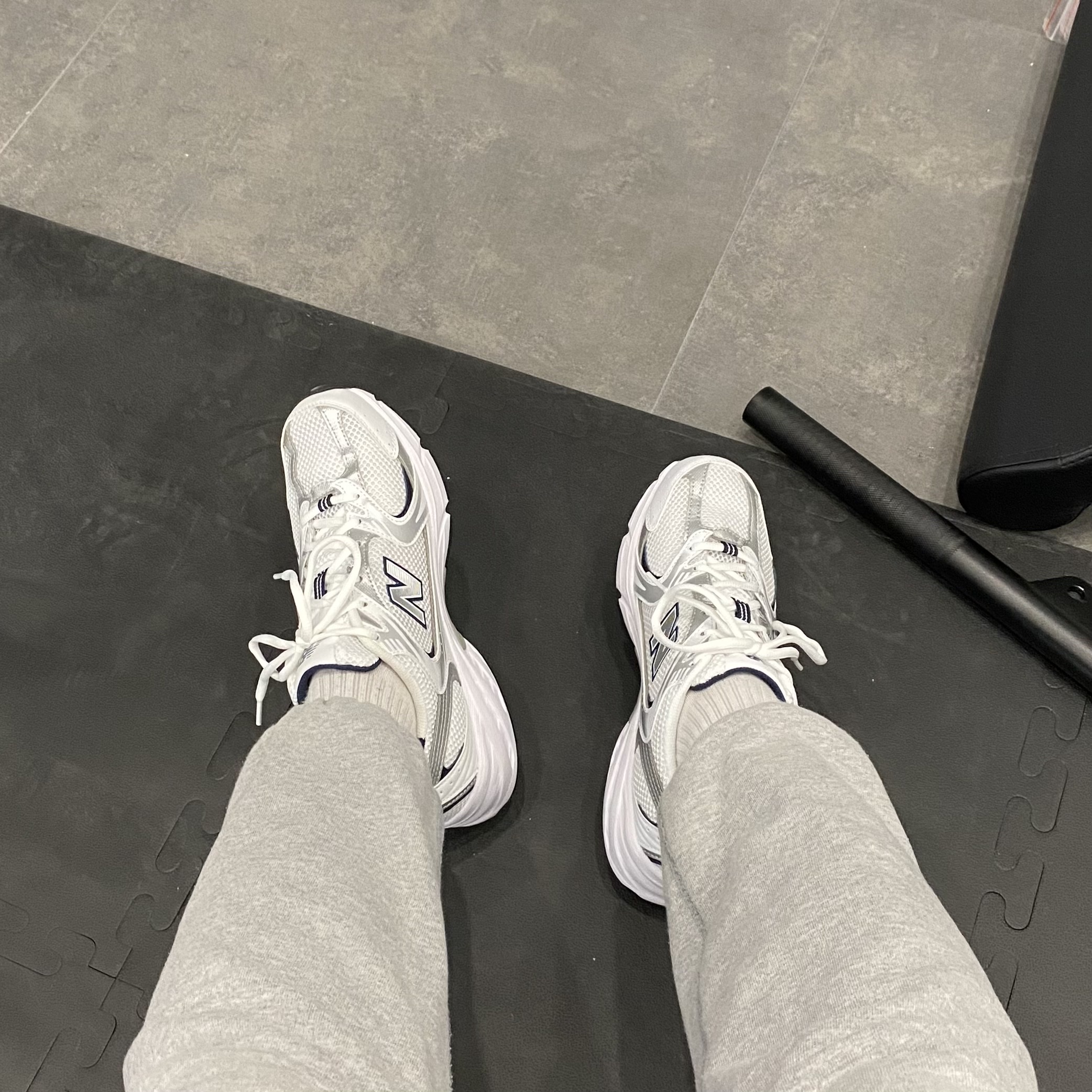 New Balance 530 White 착용 스타일 - 1