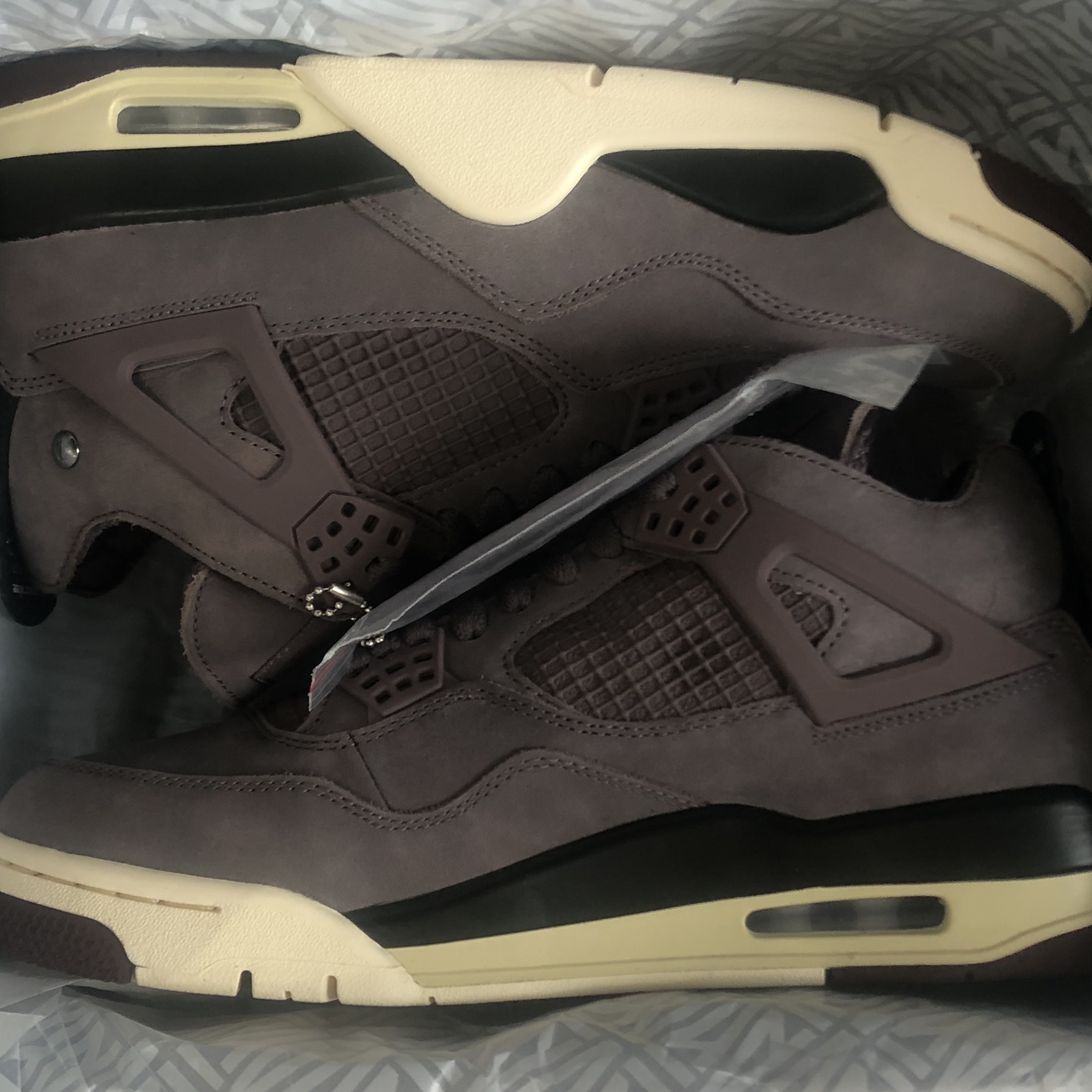 Jordan 4 x A Ma Maniere Retro Violet Ore 착용 스타일