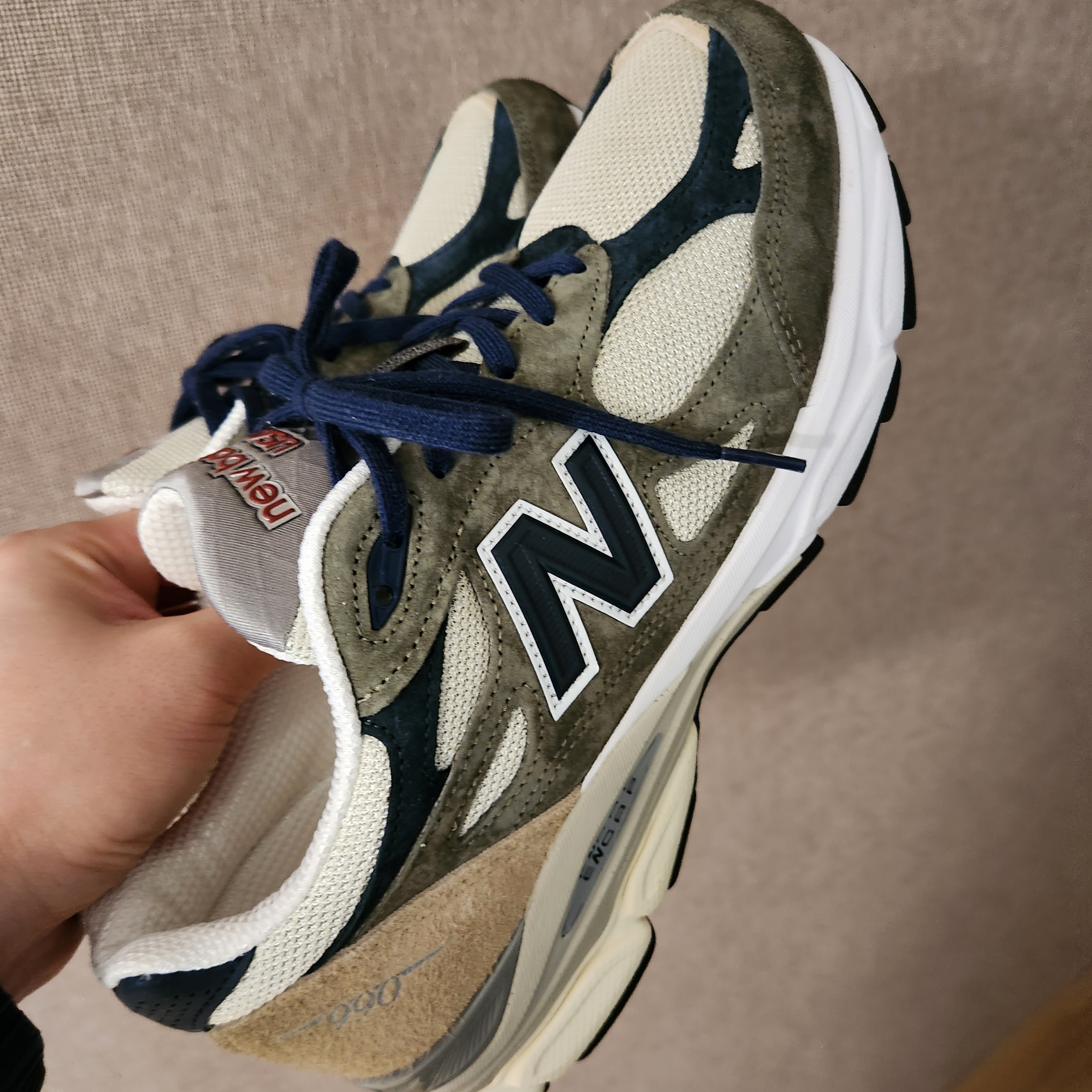 New Balance 990v3 Made in USA Olive 착용 스타일