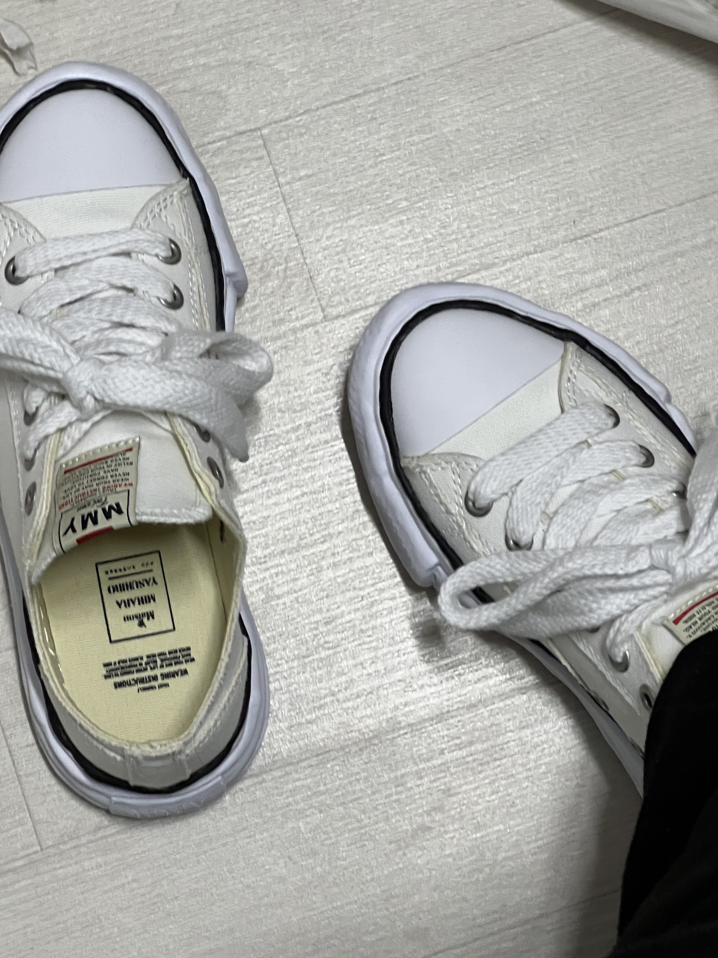 Maison Mihara Yasuhiro Peterson OG Sole Canvas Low Sneakers White 착용 스타일