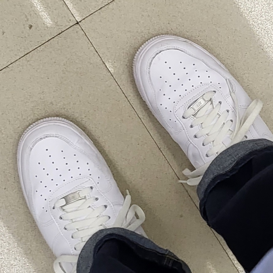 Nike Air Force 1 '07 Low White 착용 스타일 - 1