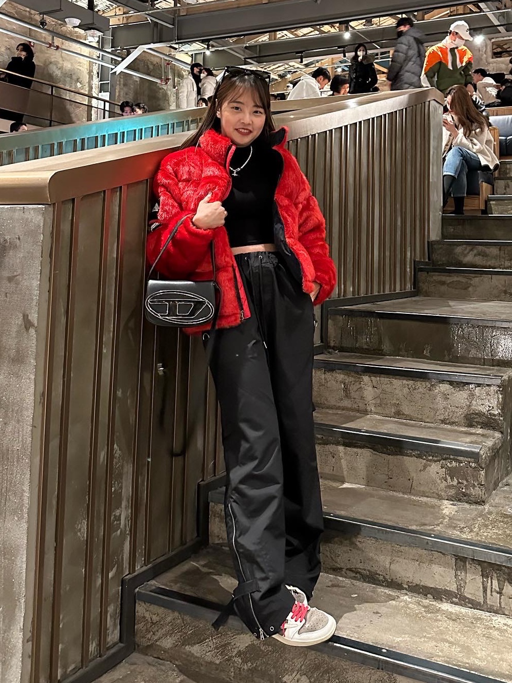 Diesel 1DR Shoulder Bag in Nappa Leather Black, Supreme x The North Face Faux Fur Nuptse Jacket Red - 20FW 착용 스타일 - 1