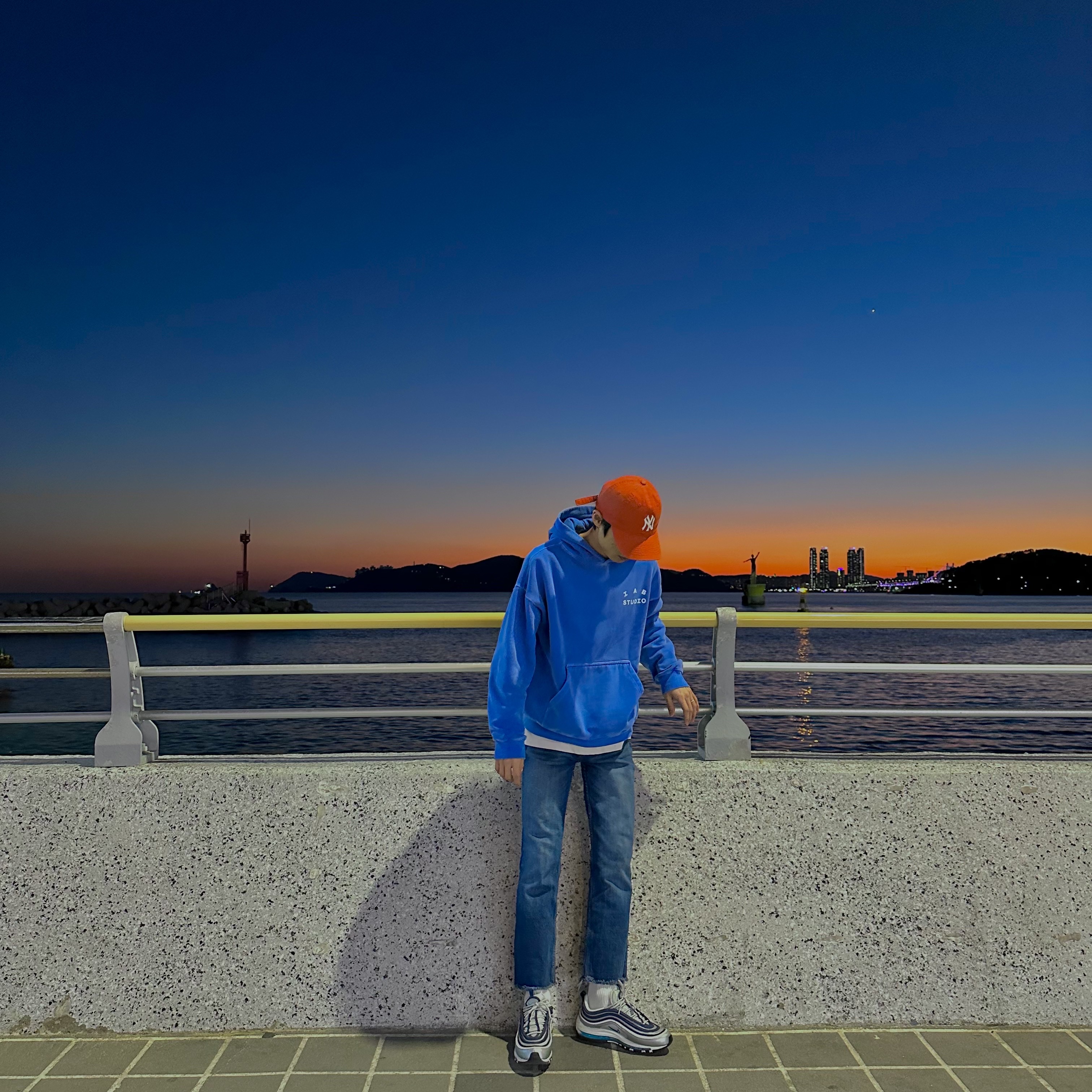 IAB Studio Pigment Hoodie Royal Blue - 22FW, Nike Air Max 97 OG Metallic Silver and Chlorine Blue 착용 스타일