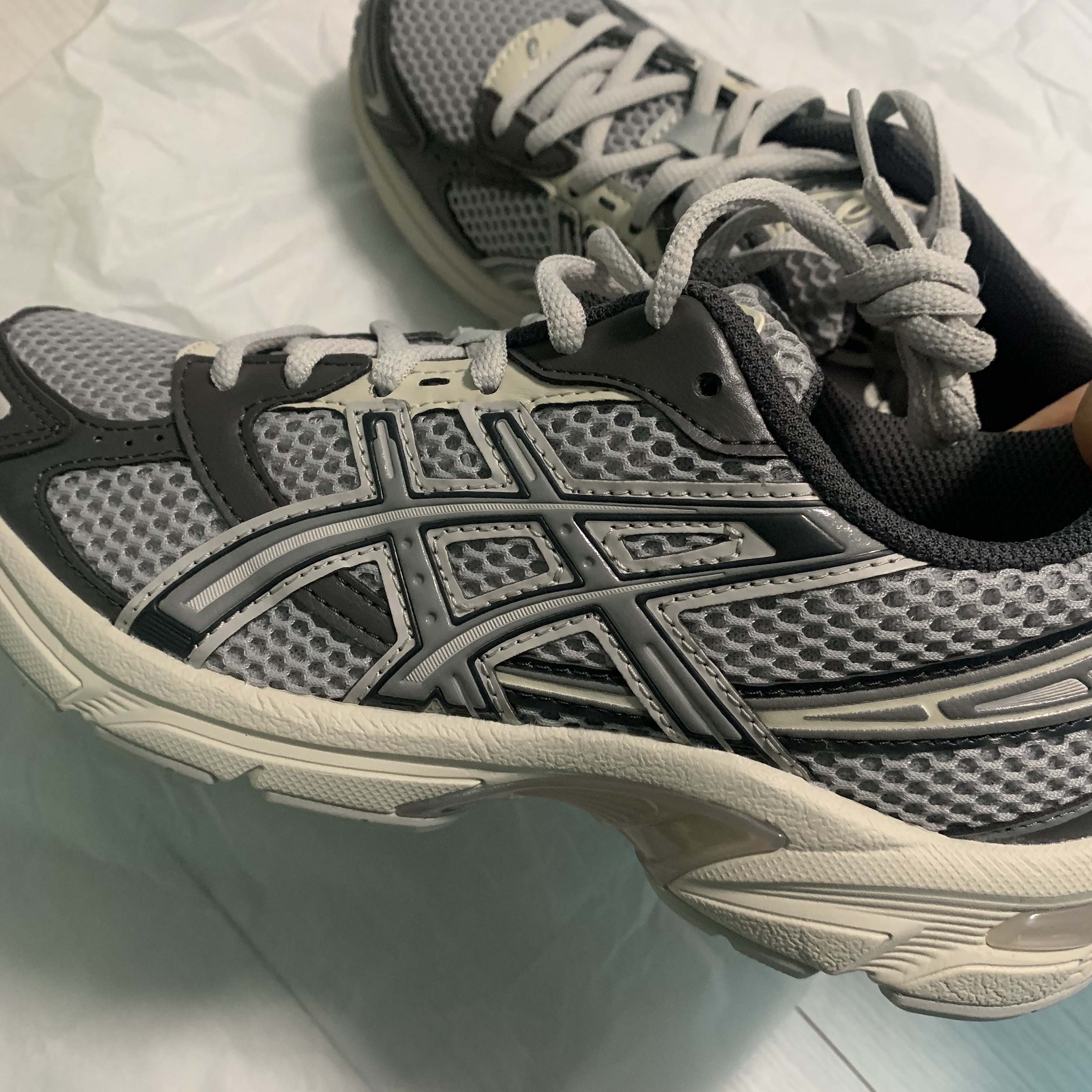 Asics Gel-1130 Oyster Grey Clay Grey 착용 스타일
