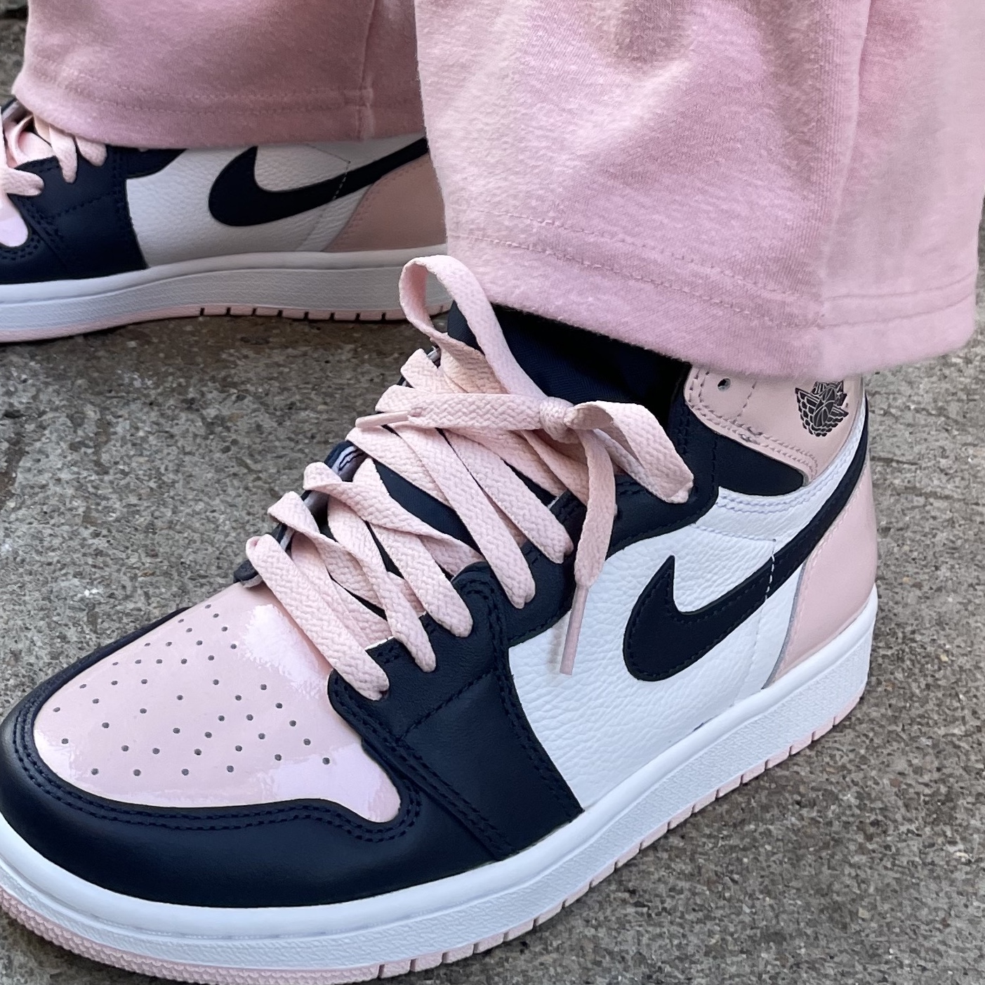 (W) Jordan 1 Retro High OG Atmosphere 착용 스타일 - 2