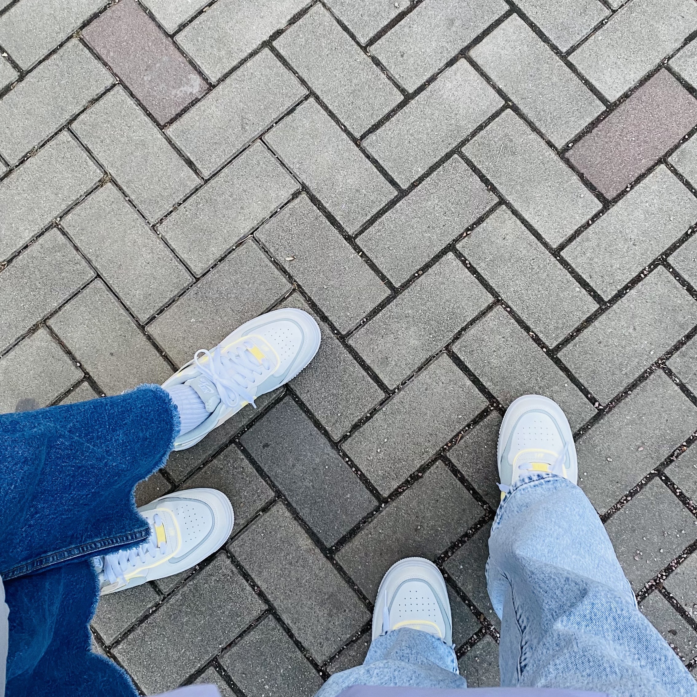 (W) Nike Air Force 1 Shadow Sail Light Silver 착용 스타일 - 3
