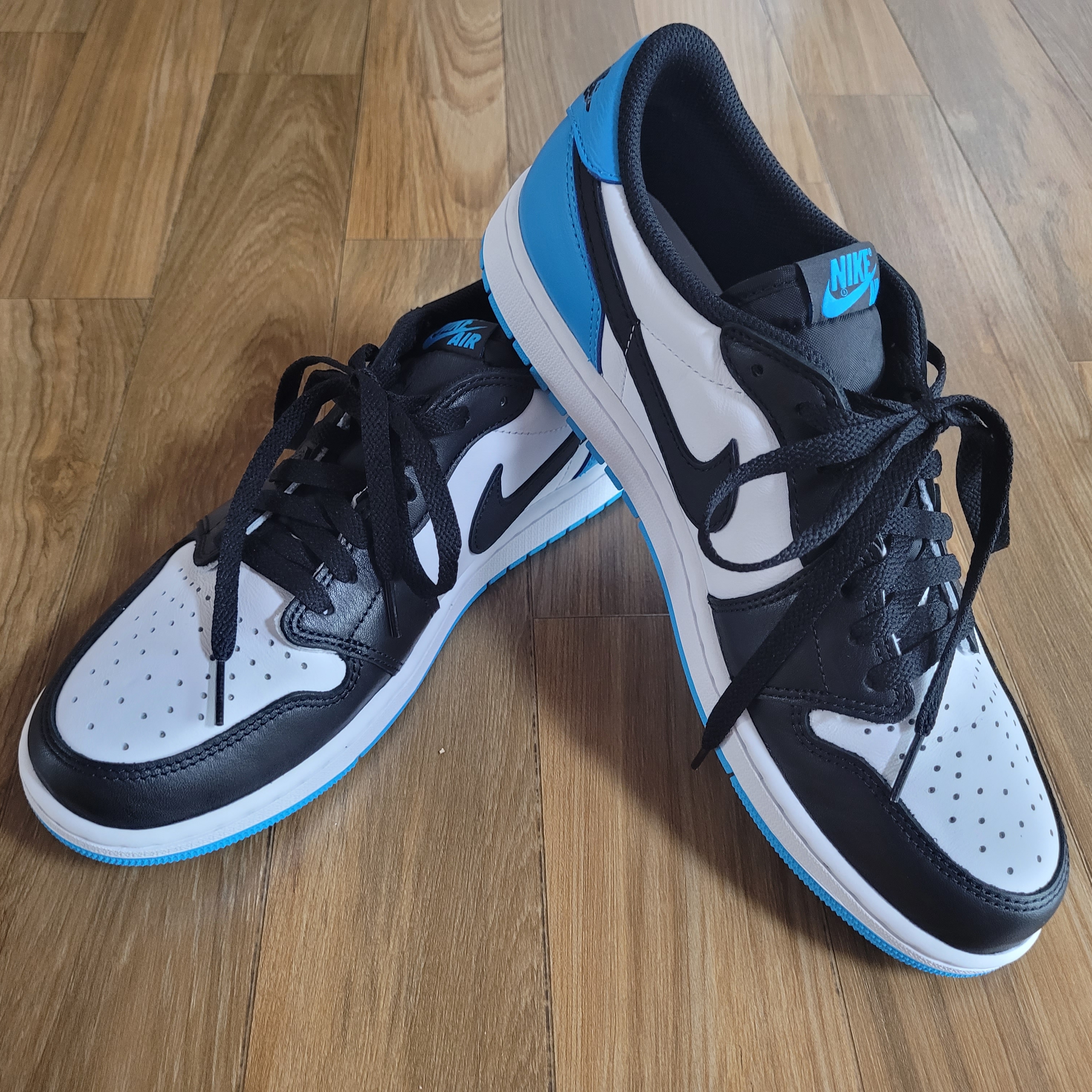 Jordan 1 Retro Low OG Black and Dark Powder Blue 착용 스타일