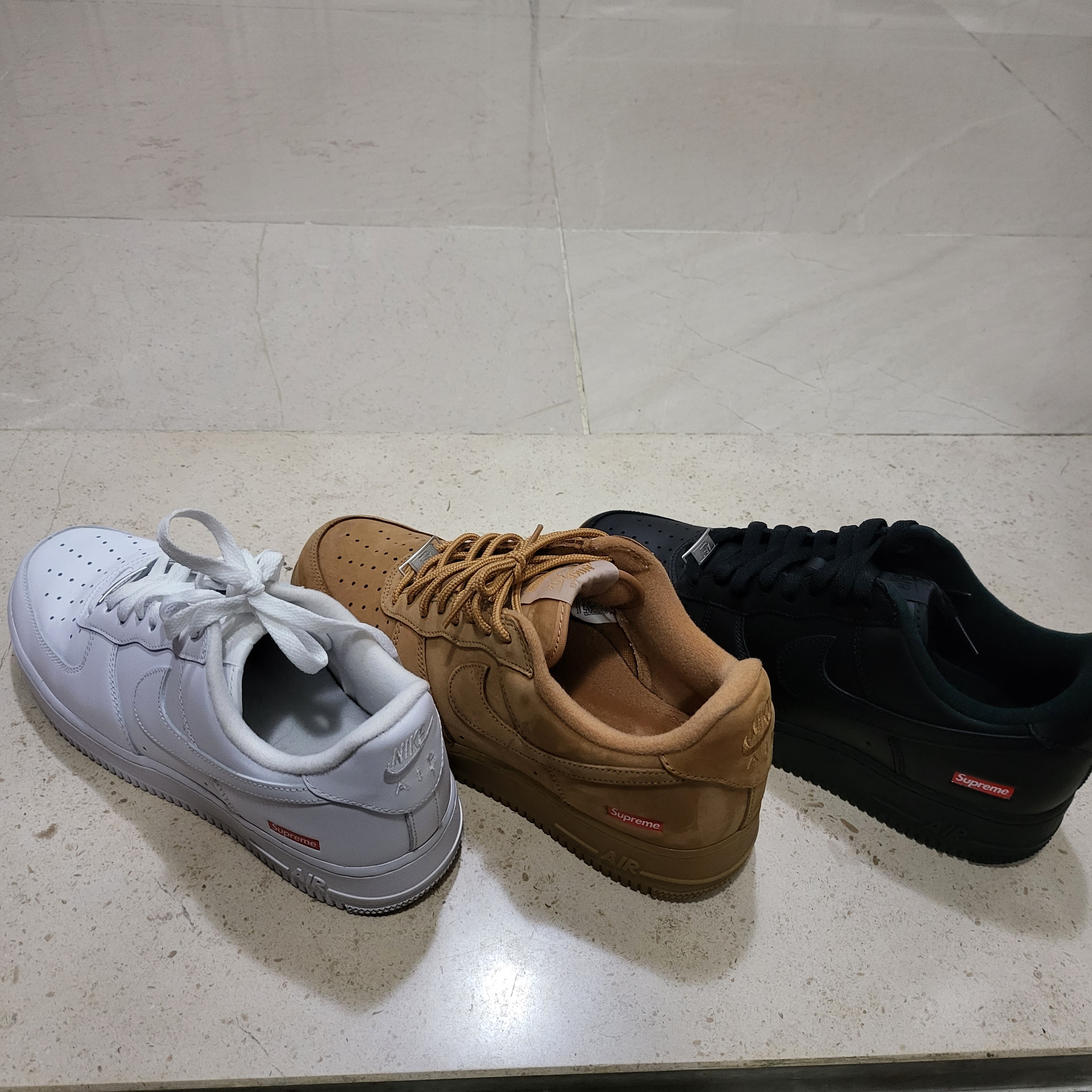 Nike x Supreme Air Force 1 Low Black, Nike x Supreme Air Force 1 Low White 착용 스타일 - 1