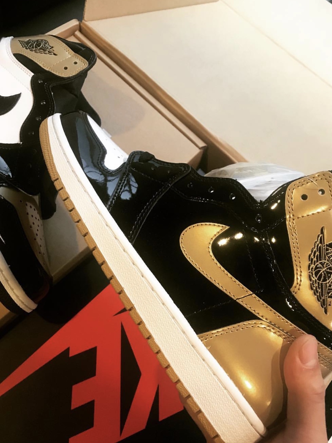 Jordan 1 Retro High Gold Top 3 착용 스타일