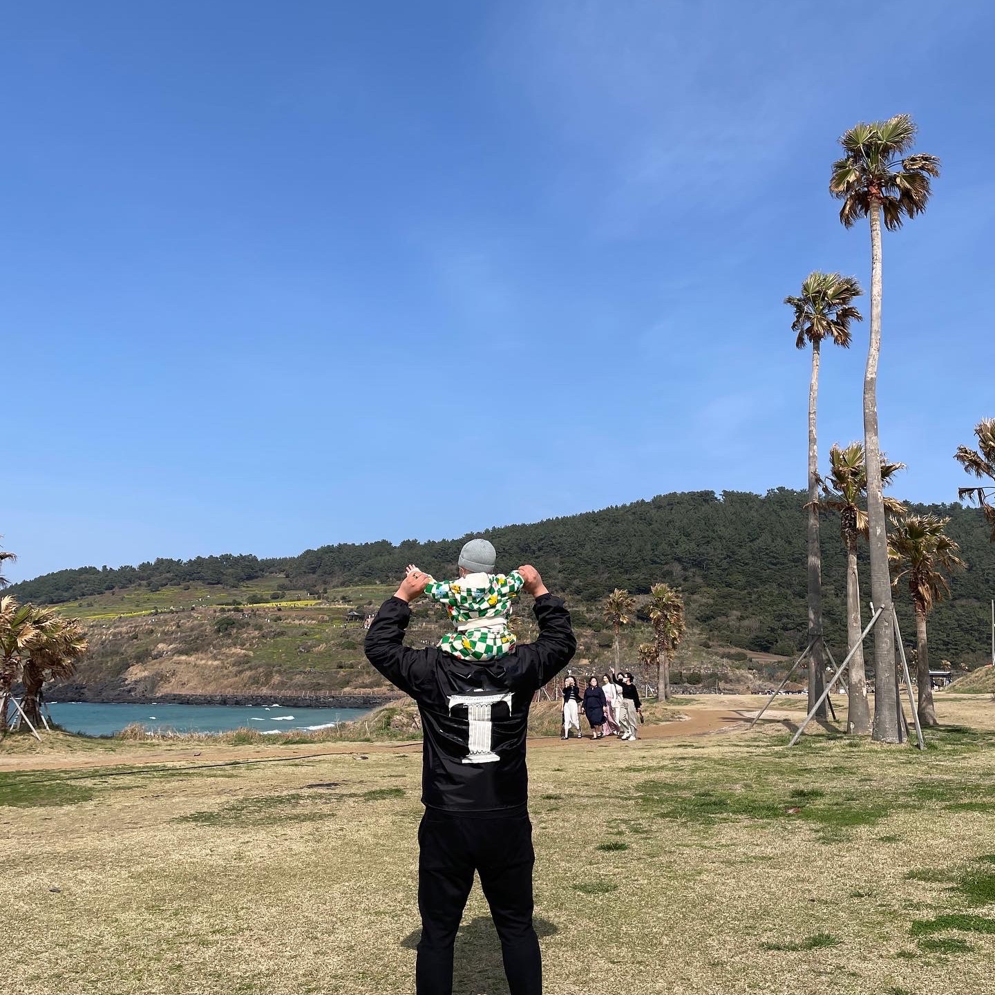 CDG x Stussy Coach Jacket Black 착용 스타일