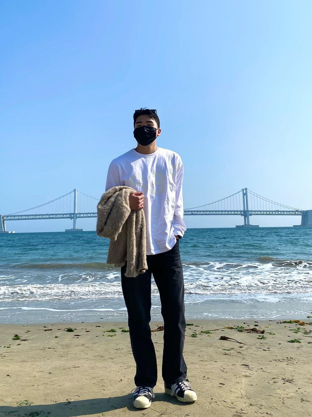 [KREAM 단독] Safarispot Basic Safari LS T-Shirt White 착용 스타일