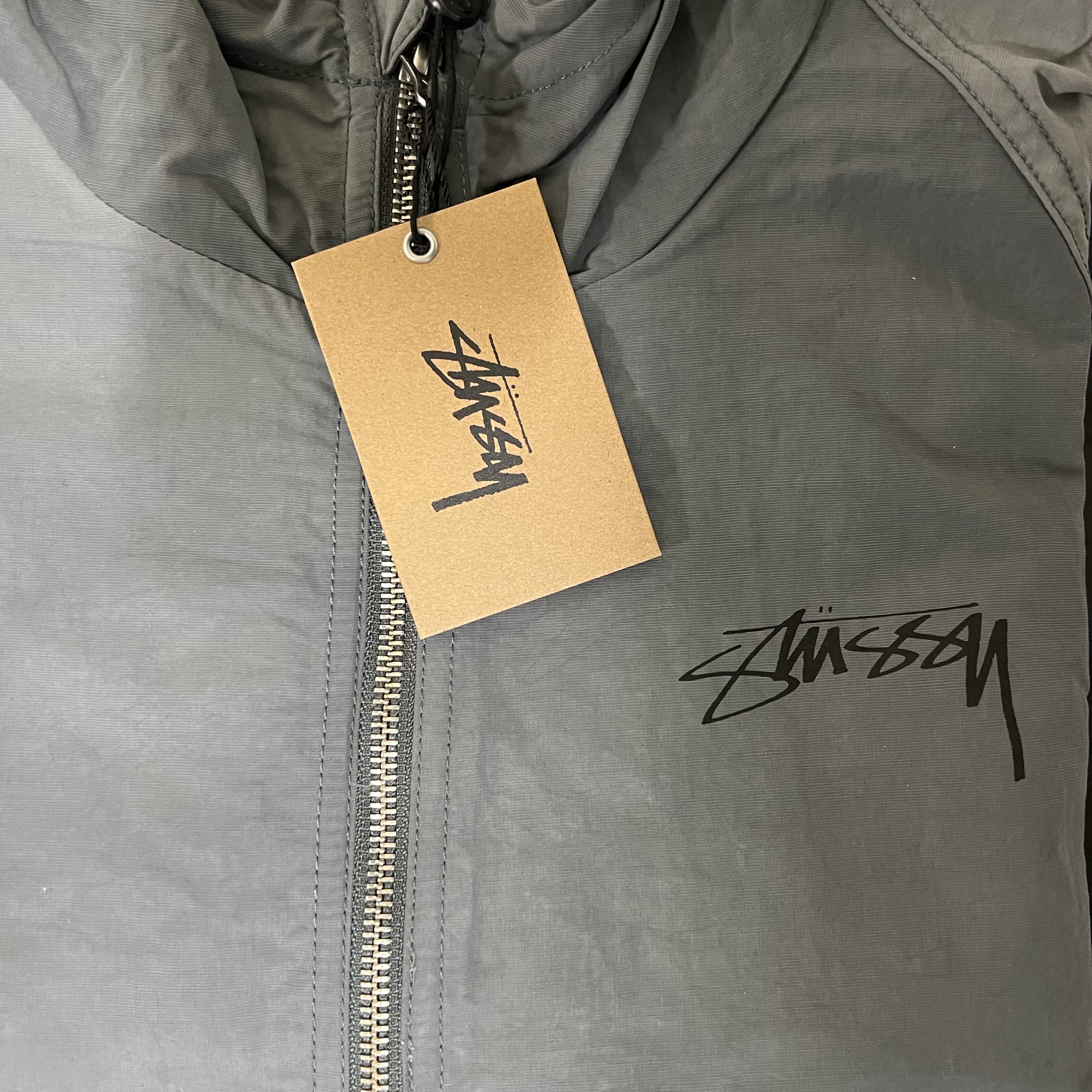 Stussy Wave Dye Beach Shell Jacket Grey 착용 스타일 - 1