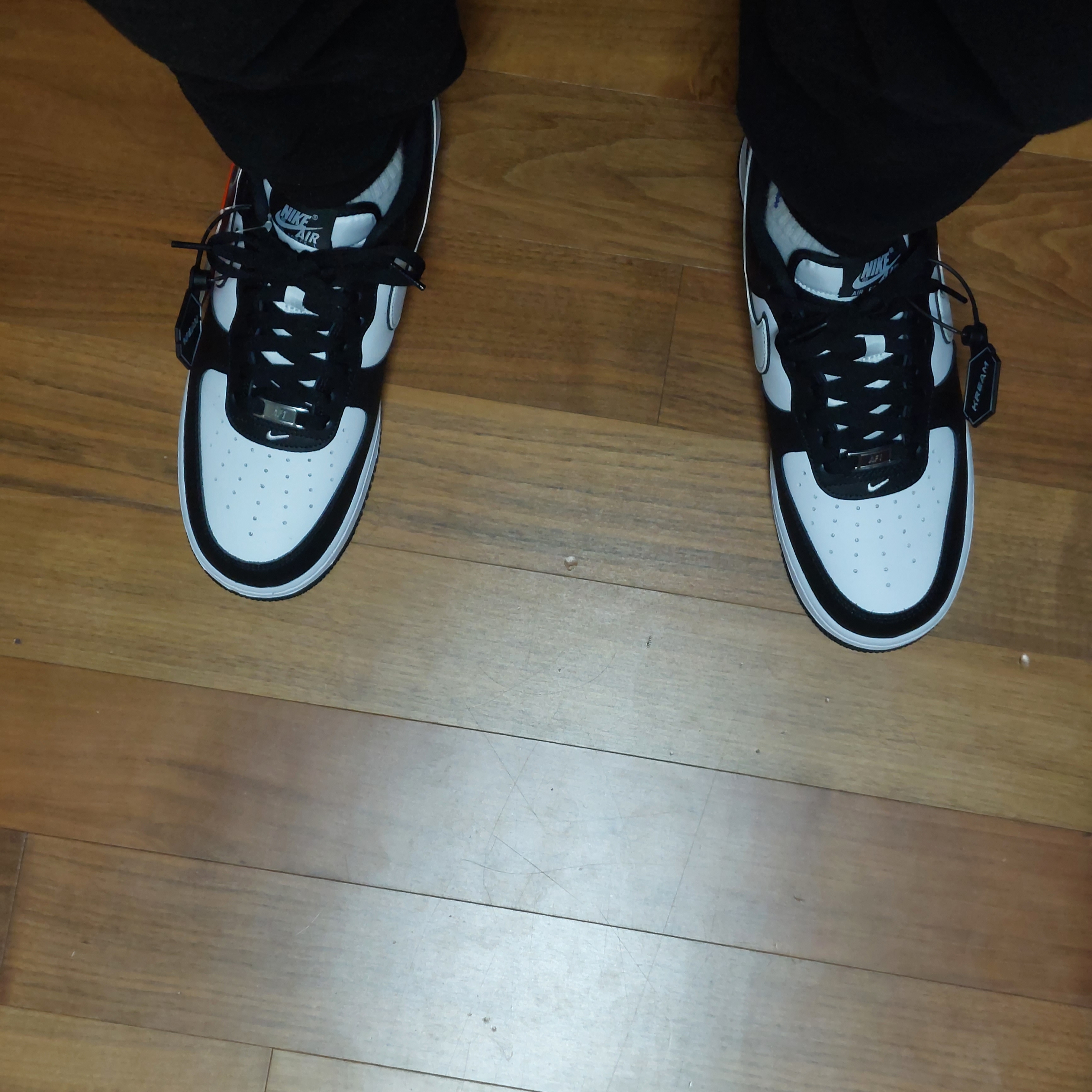 Nike Air Force 1 '07 Black White 착용 스타일