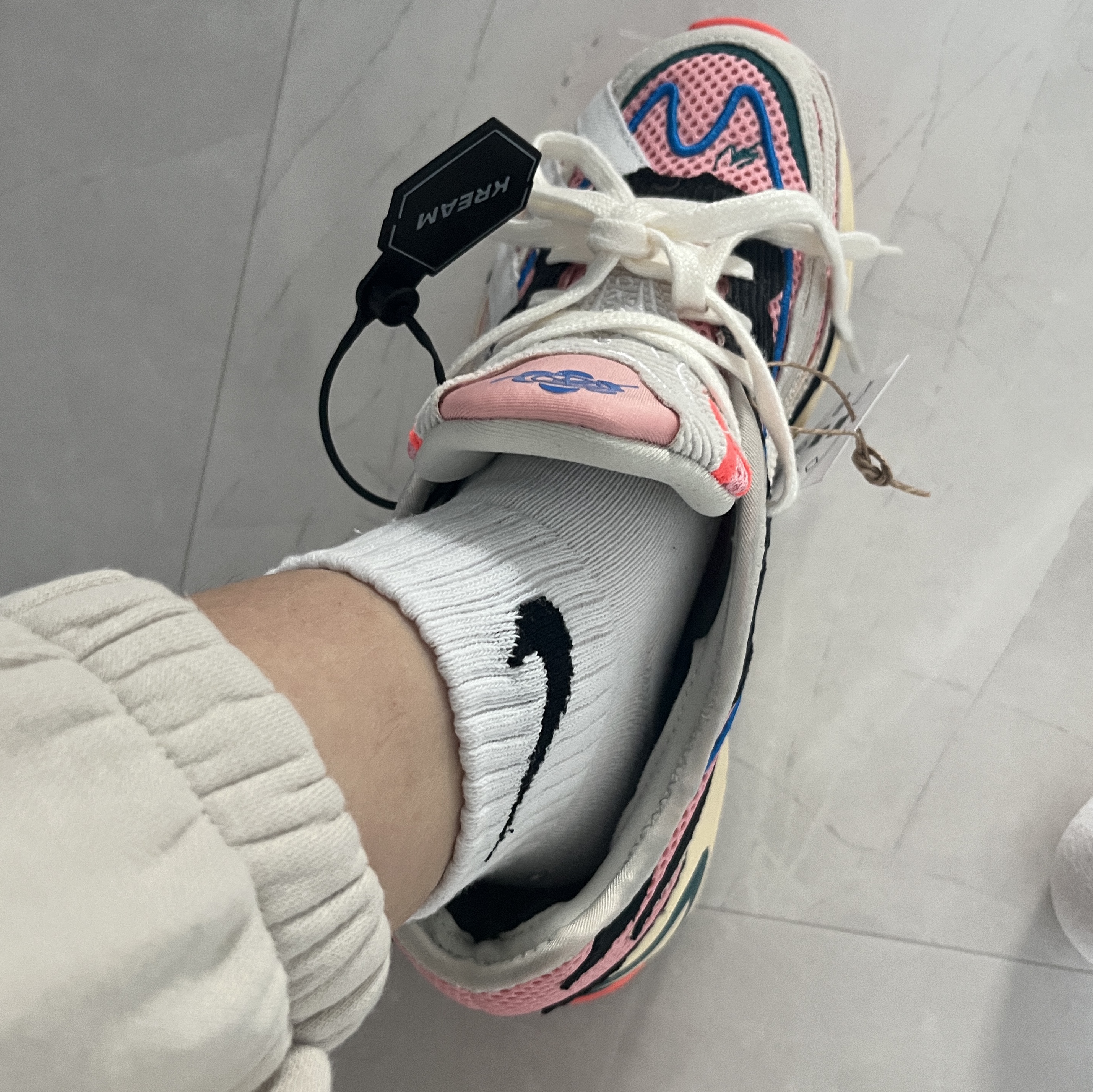 Adidas x Sean Wotherspoon Orketro White Easy Yellow 착용 스타일 - 5
