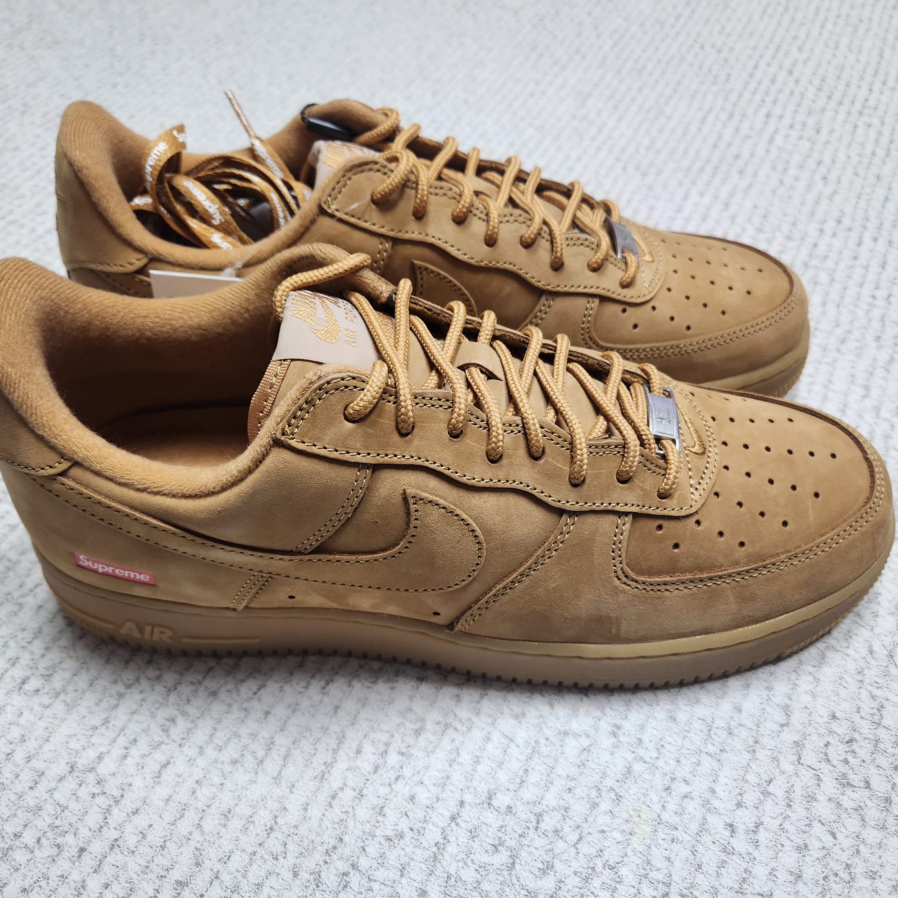 Nike x Supreme Air Force 1 Low Flax 착용 스타일 - 1