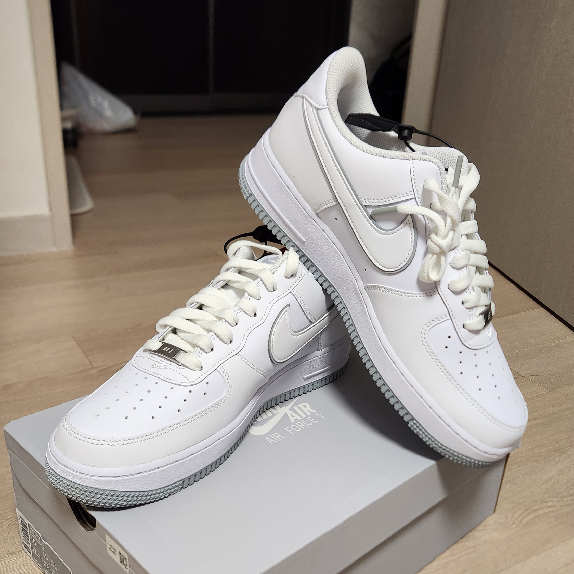 Nike Air Force 1 '07 White Wolf Grey 착용 스타일 - 4