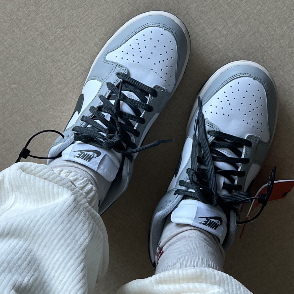 (W) Nike Dunk Low Light Smoke Grey 착용 스타일 - 2