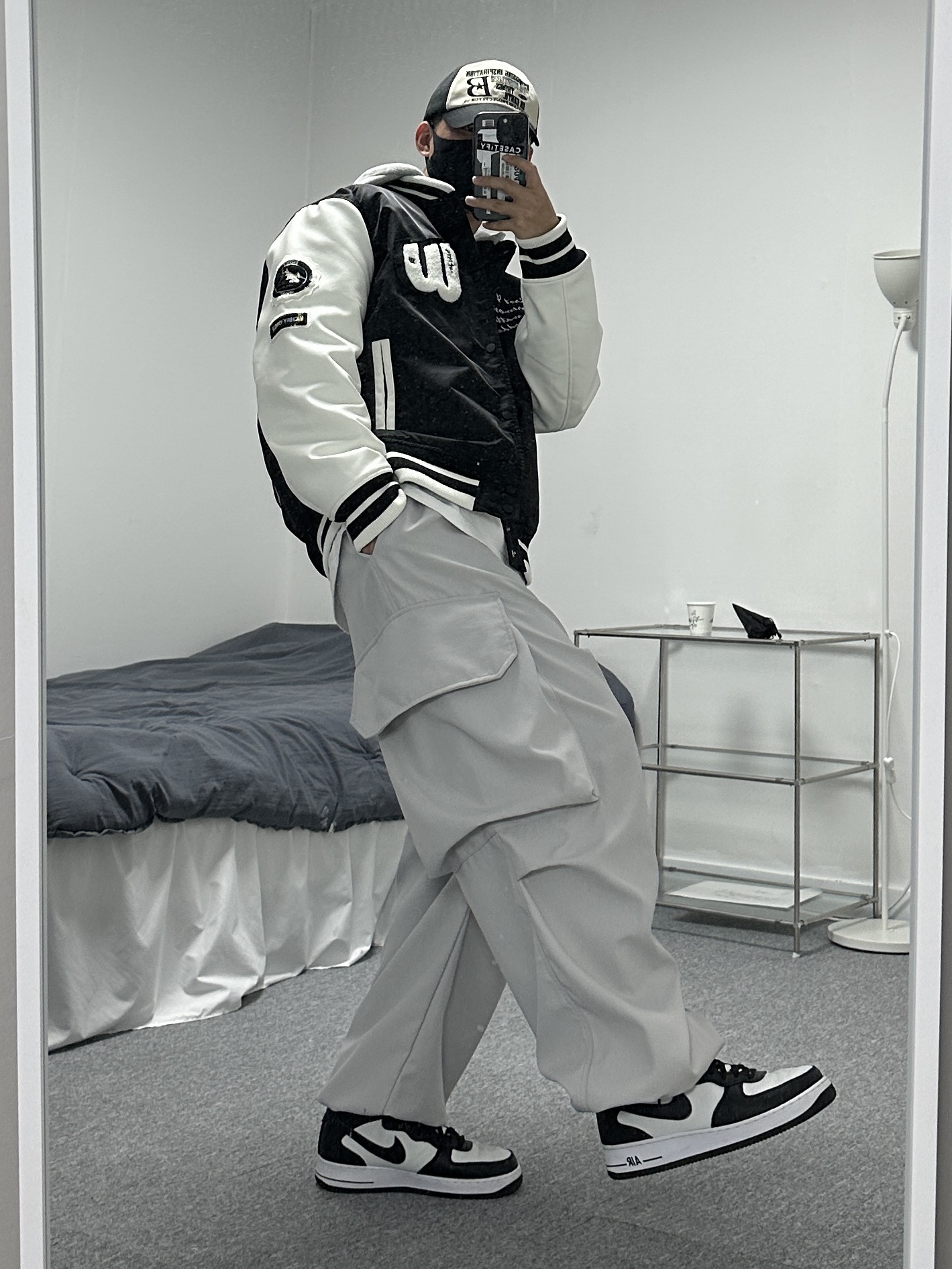 Nike x Stussy Air Force 1 '07 Mid SP Black and Light Bone 착용 스타일 - 1